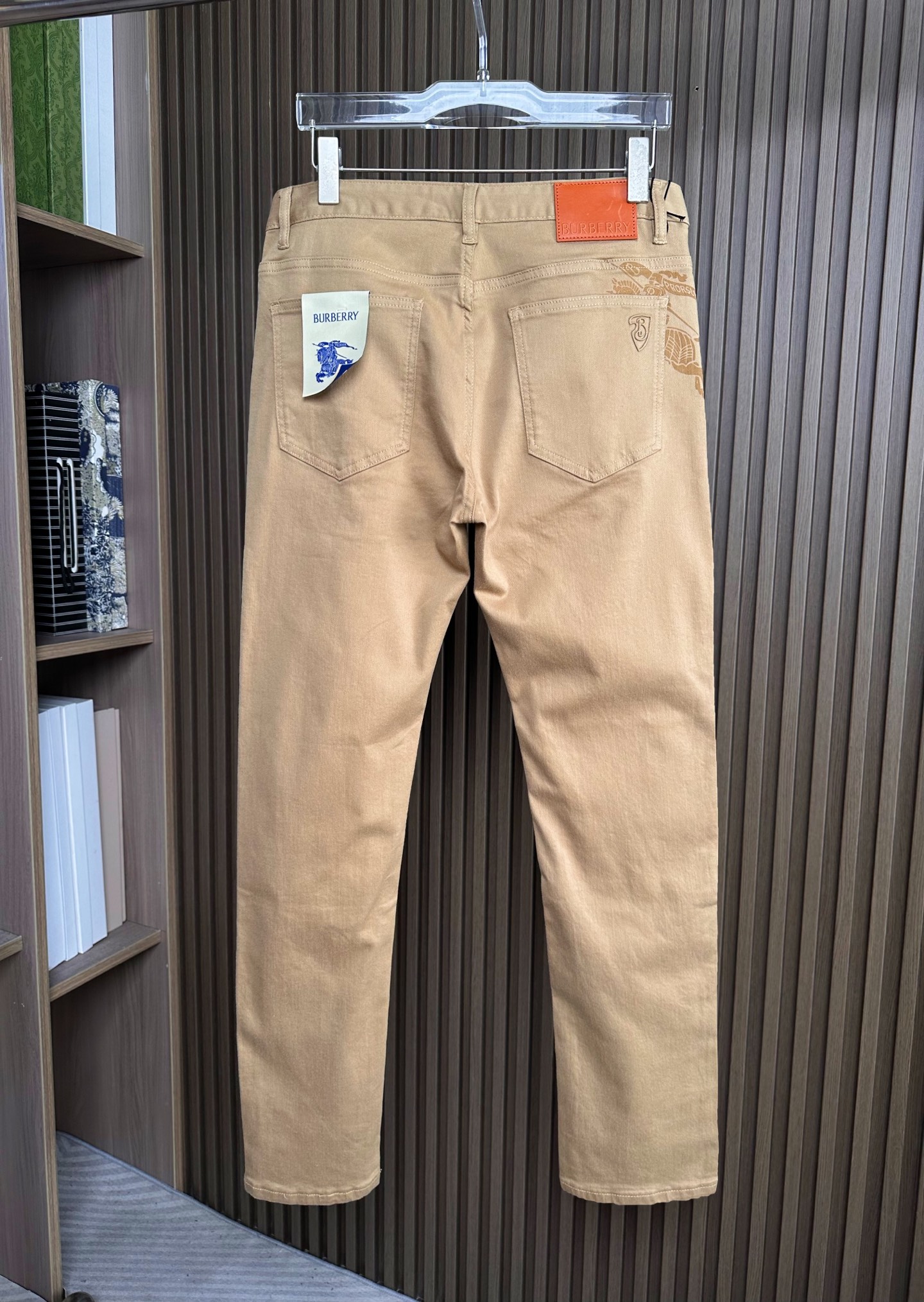 🔥Burberry 巴宝莉26SS春夏新款五袋款牛仔裤，面料精选高弹牛仔面料 轻薄柔软舒适 定制高端五金