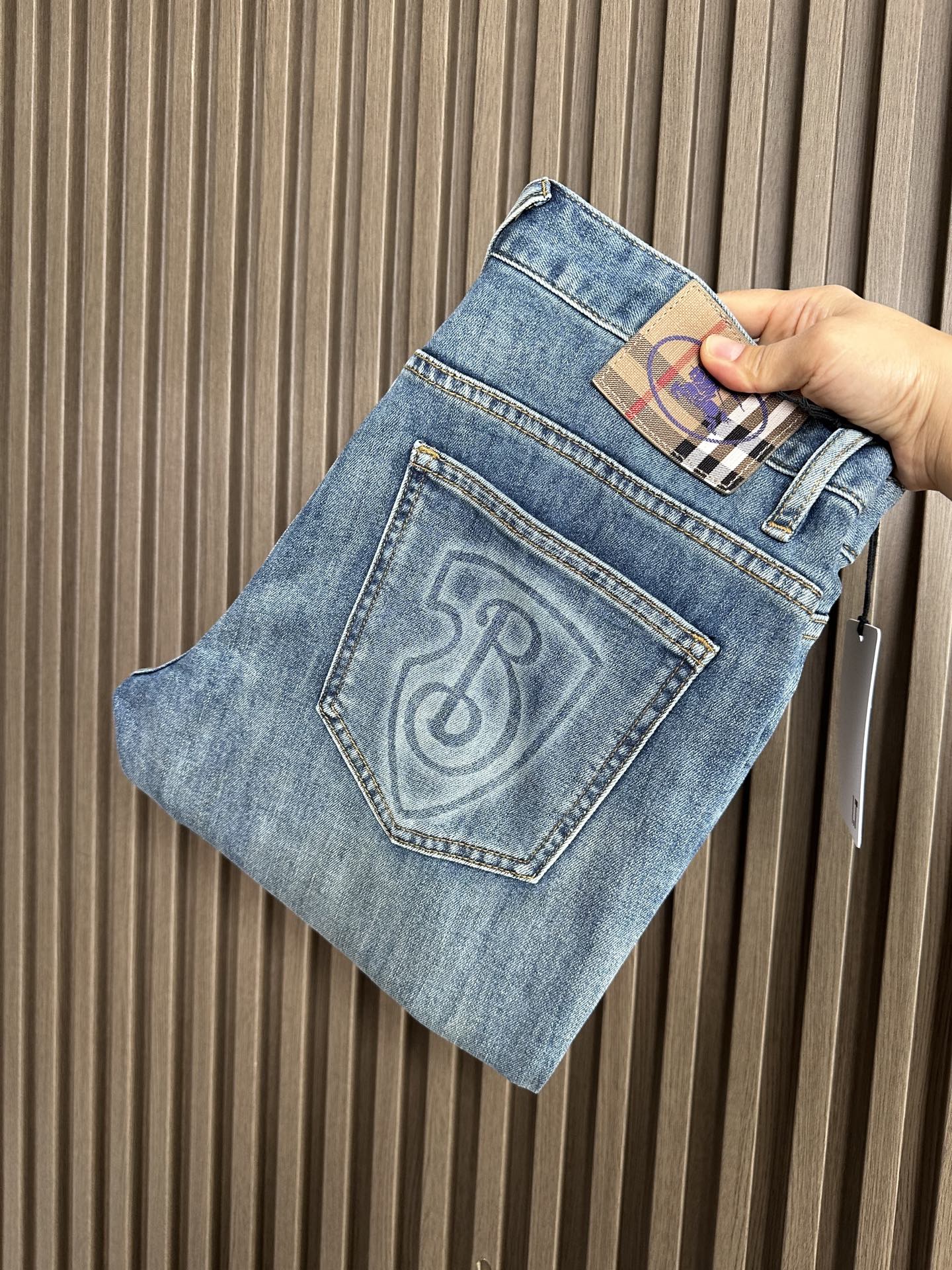 . 627187_320 627187_320