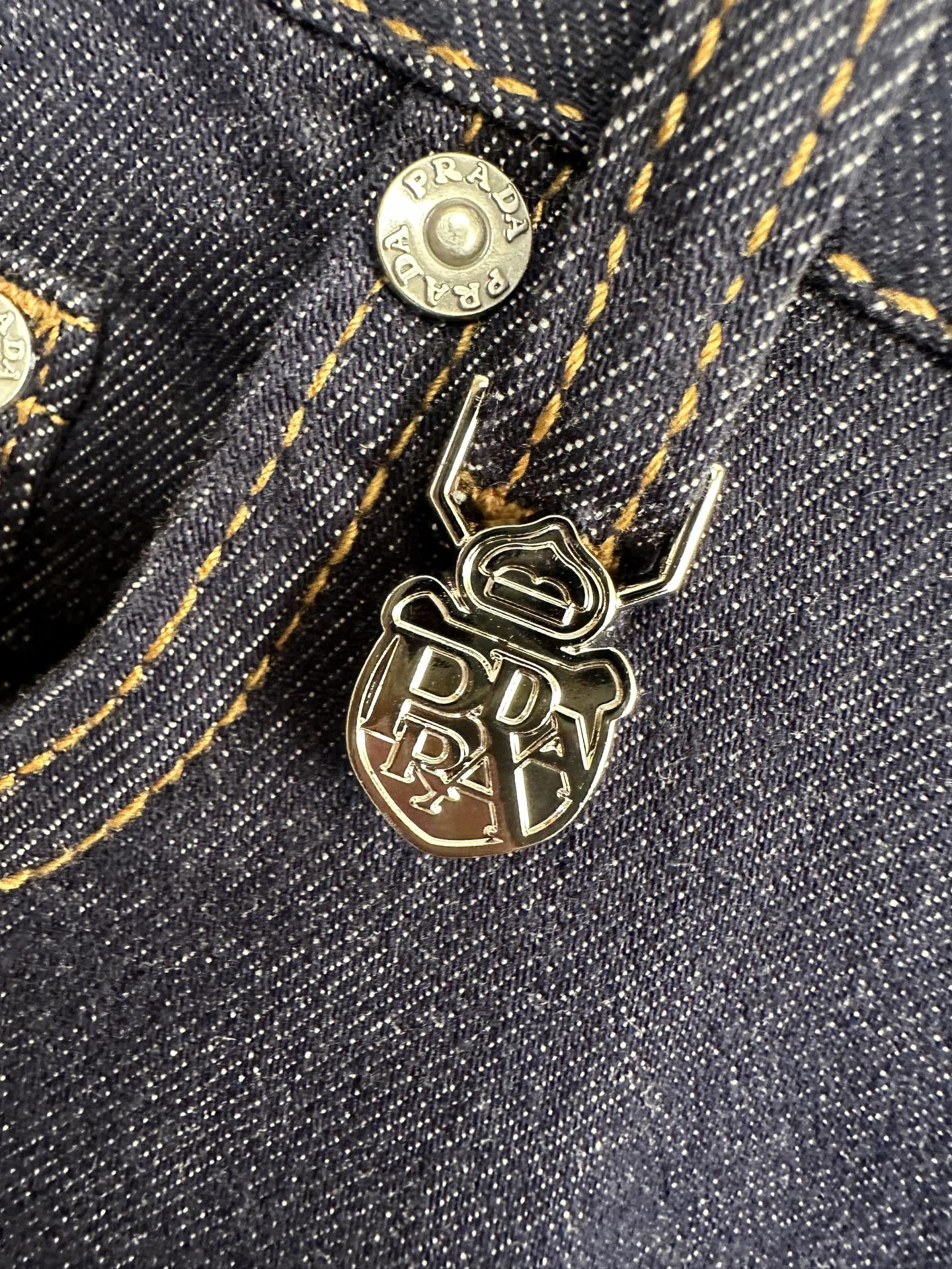 🔥PRADA普拉达26SS春夏新款五袋款牛仔裤，面料精选高弹牛仔面料 轻薄柔软舒适 定制高端五金 细节彰