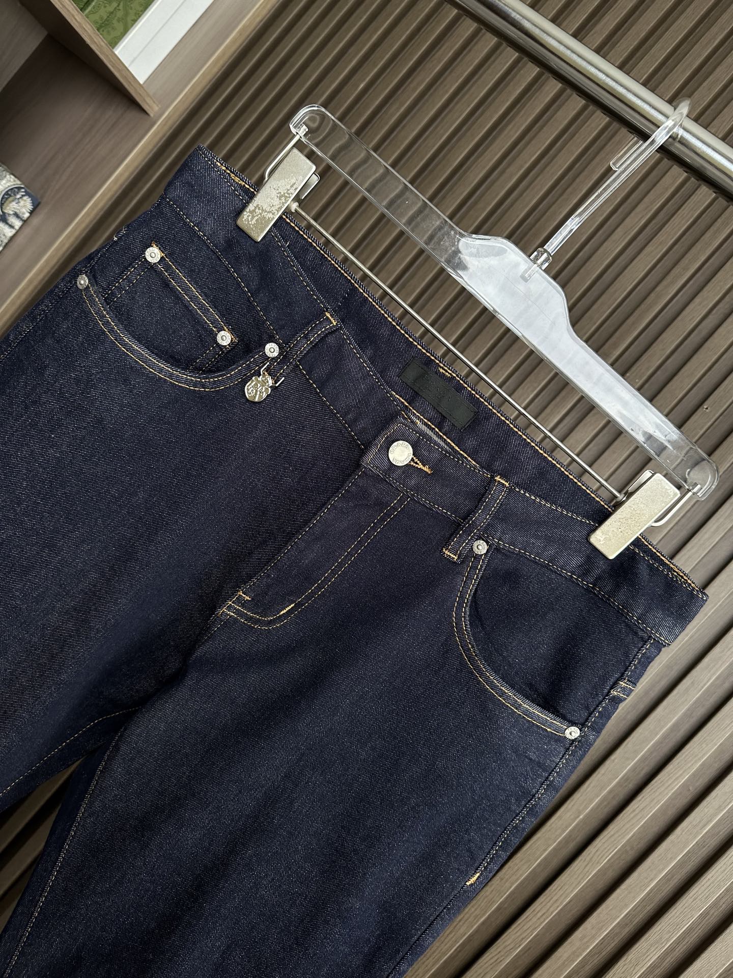 🔥PRADA普拉达26SS春夏新款五袋款牛仔裤，面料精选高弹牛仔面料 轻薄柔软舒适 定制高端五金 细节彰