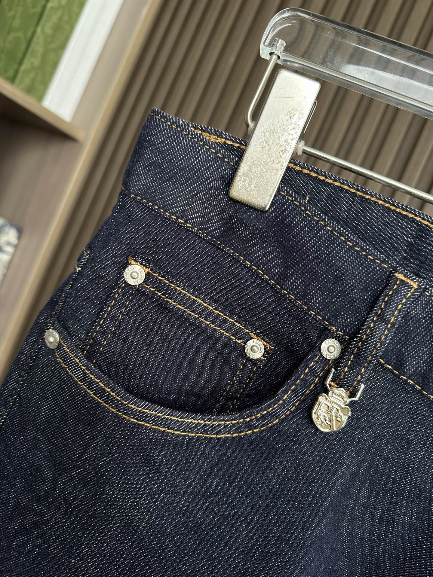 🔥PRADA普拉达26SS春夏新款五袋款牛仔裤，面料精选高弹牛仔面料 轻薄柔软舒适 定制高端五金 细节彰