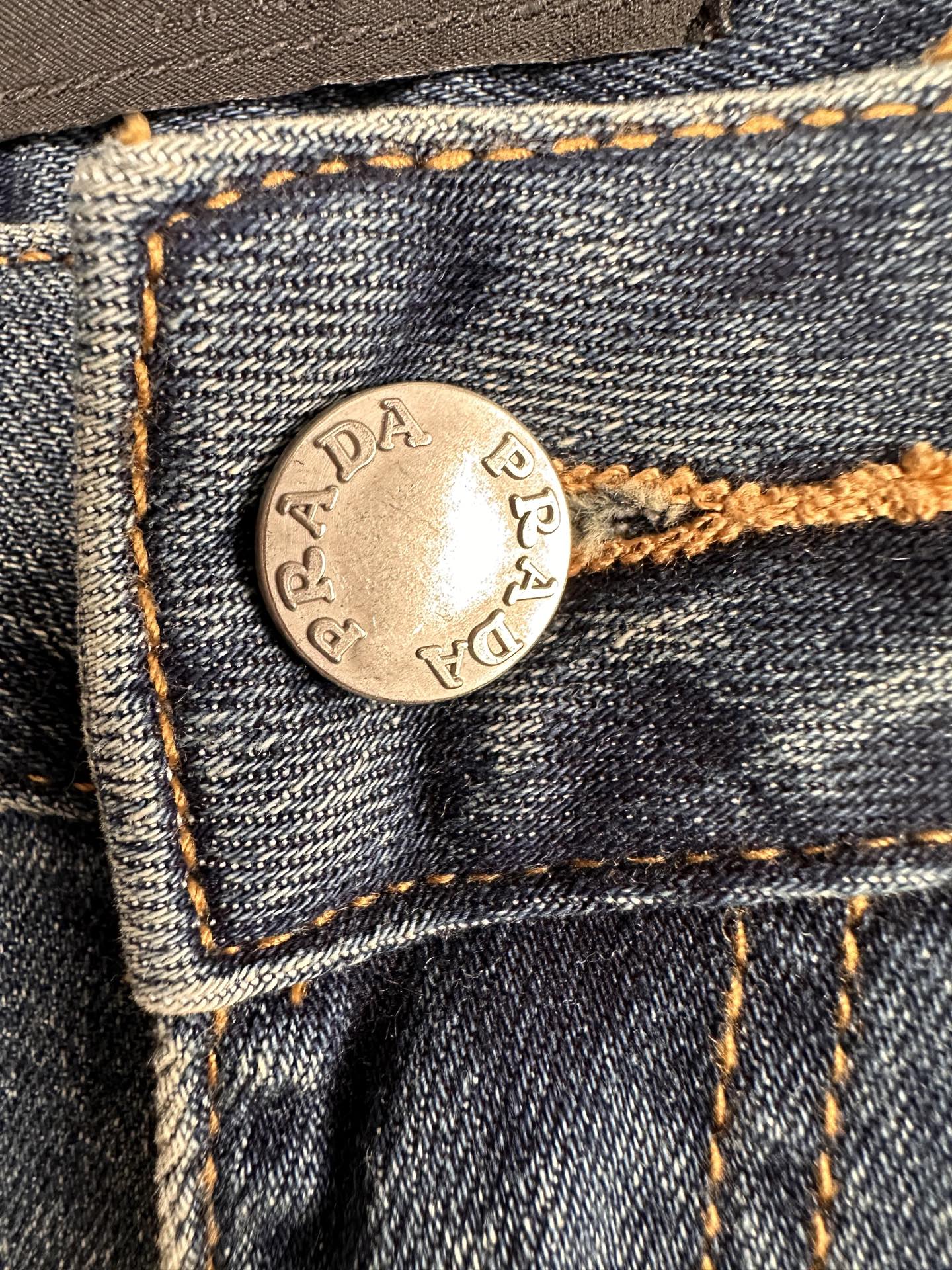 🔥PRADA普拉达26SS春夏新款五袋款牛仔裤，面料精选高弹牛仔面料 轻薄柔软舒适 定制高端五金 细节彰