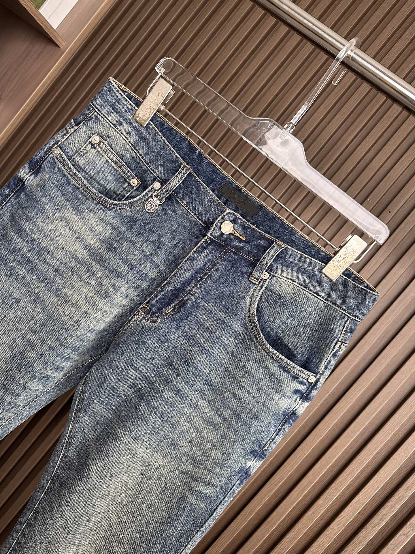 🔥PRADA普拉达26SS春夏新款五袋款牛仔裤，面料精选高弹牛仔面料 轻薄柔软舒适 定制高端五金 细节彰