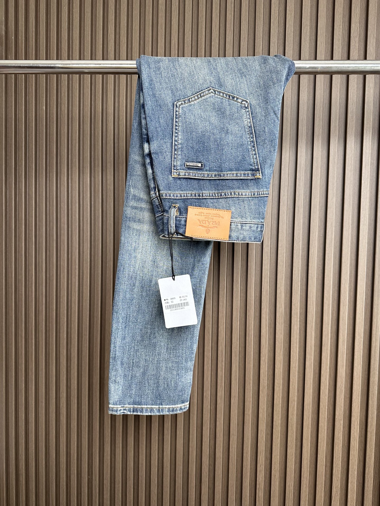 🔥PRADA普拉达26SS春夏新款五袋款牛仔裤，面料精选高弹牛仔面料 轻薄柔软舒适 定制高端五金 细节彰