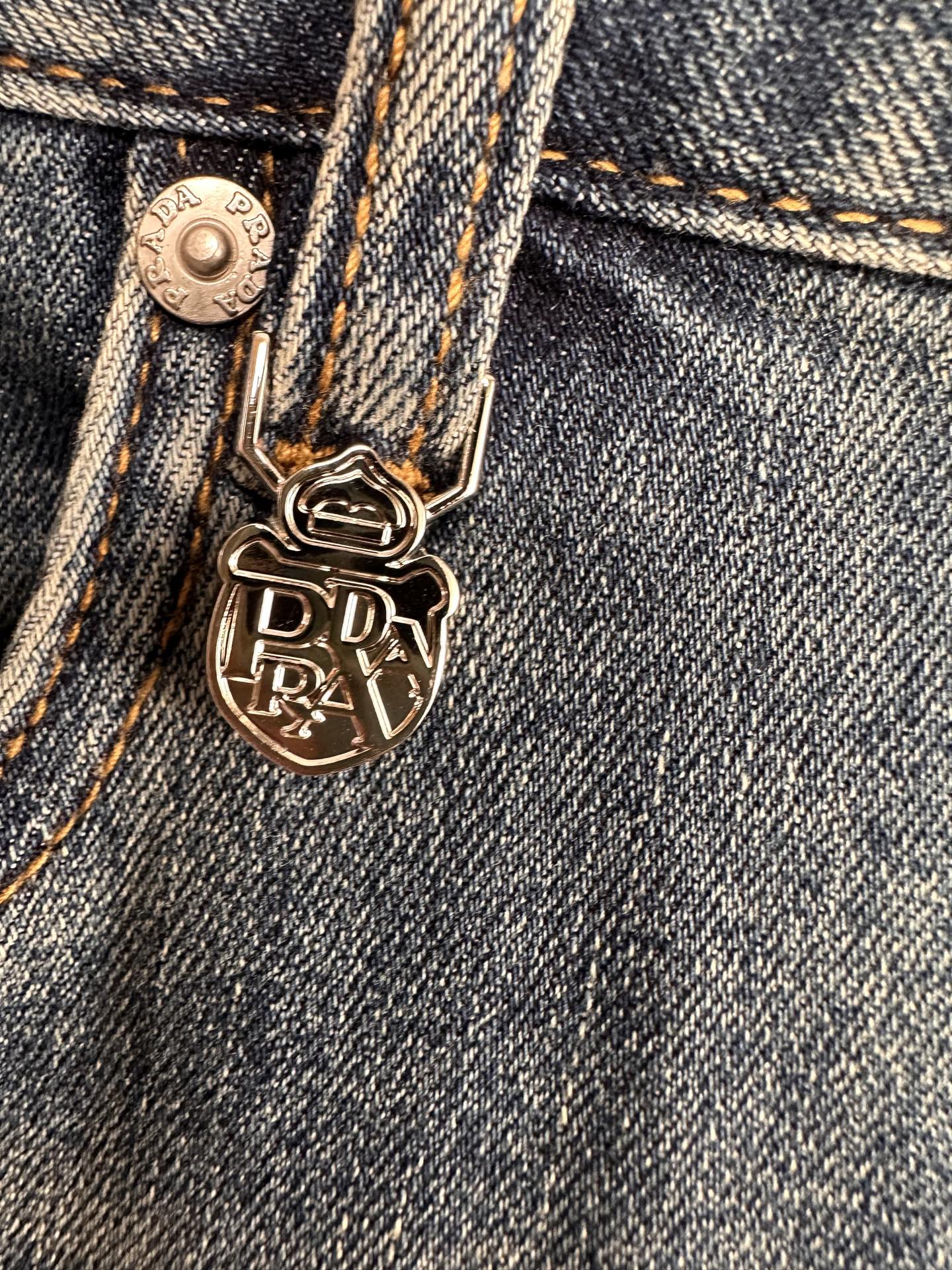 🔥PRADA普拉达26SS春夏新款五袋款牛仔裤，面料精选高弹牛仔面料 轻薄柔软舒适 定制高端五金 细节彰