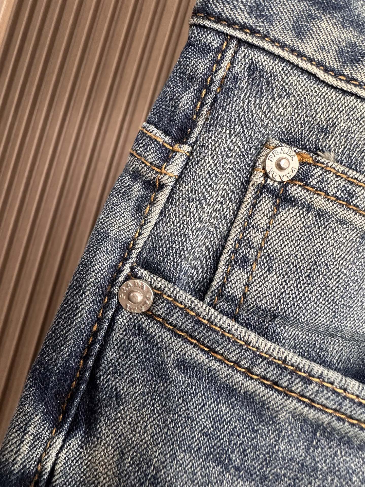 🔥PRADA普拉达26SS春夏新款五袋款牛仔裤，面料精选高弹牛仔面料 轻薄柔软舒适 定制高端五金 细节彰