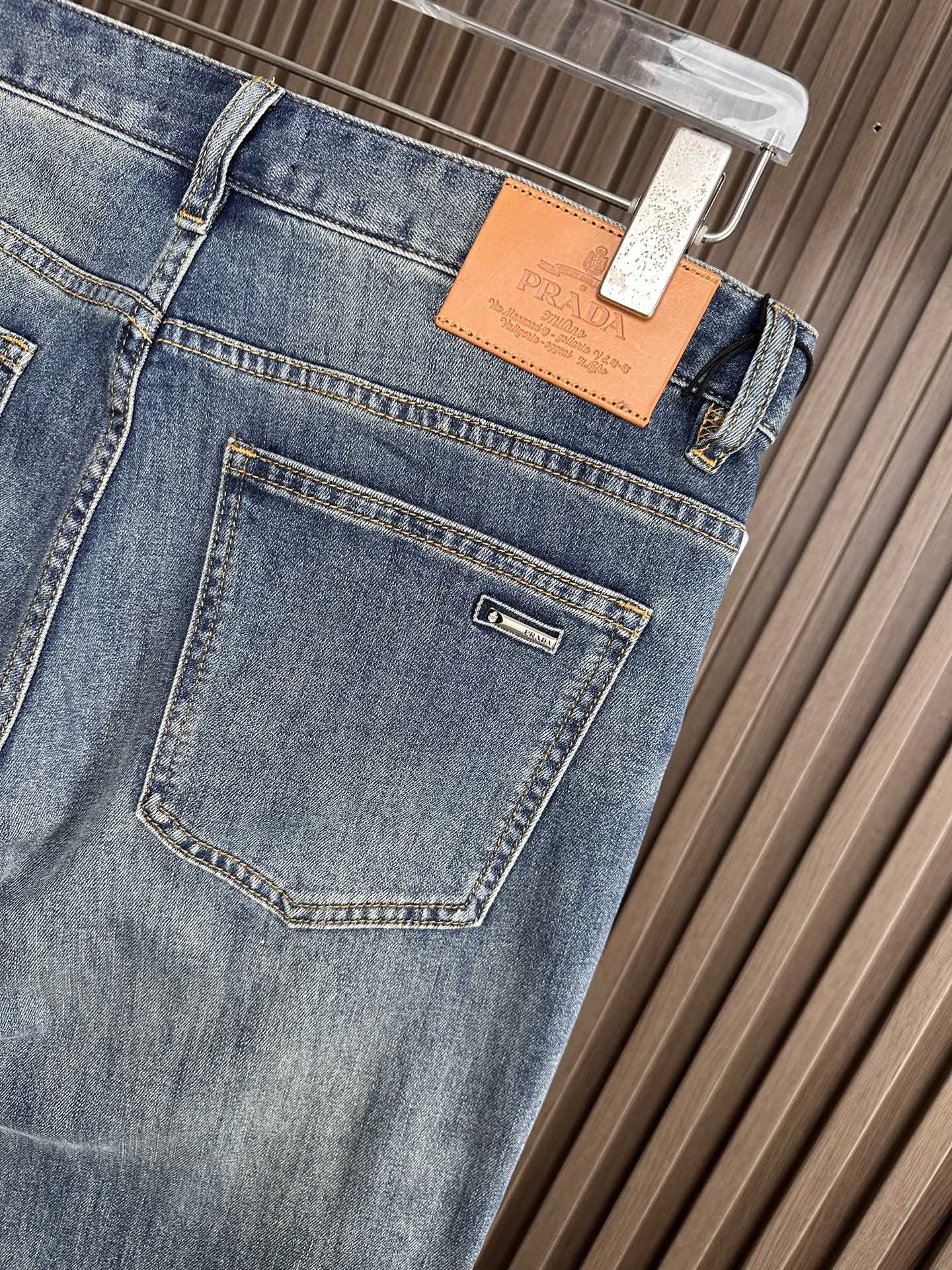 🔥PRADA普拉达26SS春夏新款五袋款牛仔裤，面料精选高弹牛仔面料 轻薄柔软舒适 定制高端五金 细节彰