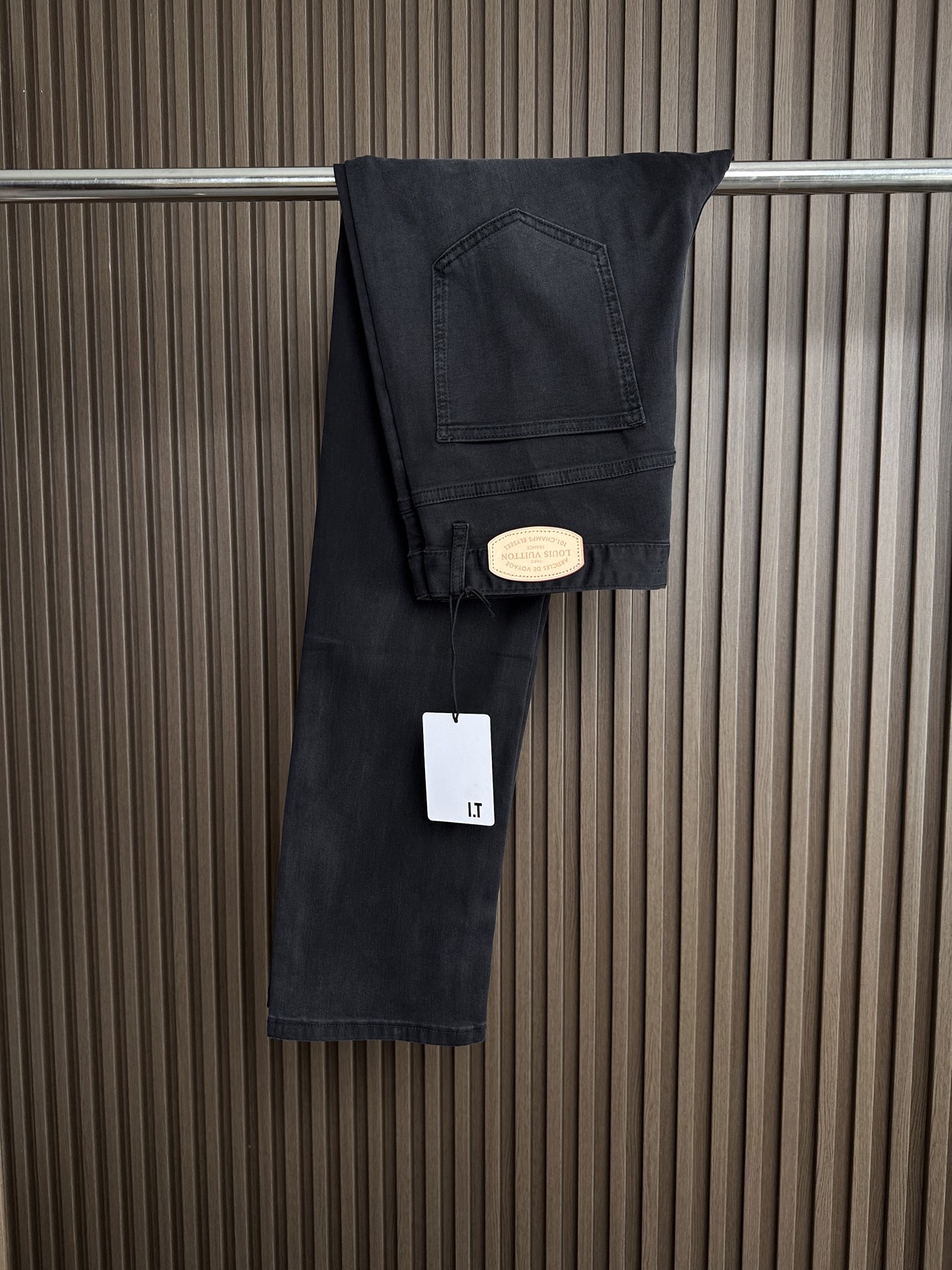 🔥LV驴家26SS春夏新款五袋款牛仔裤，直筒款，面料精选高弹牛仔面料 轻薄柔软舒适 定制高端五金 细节彰