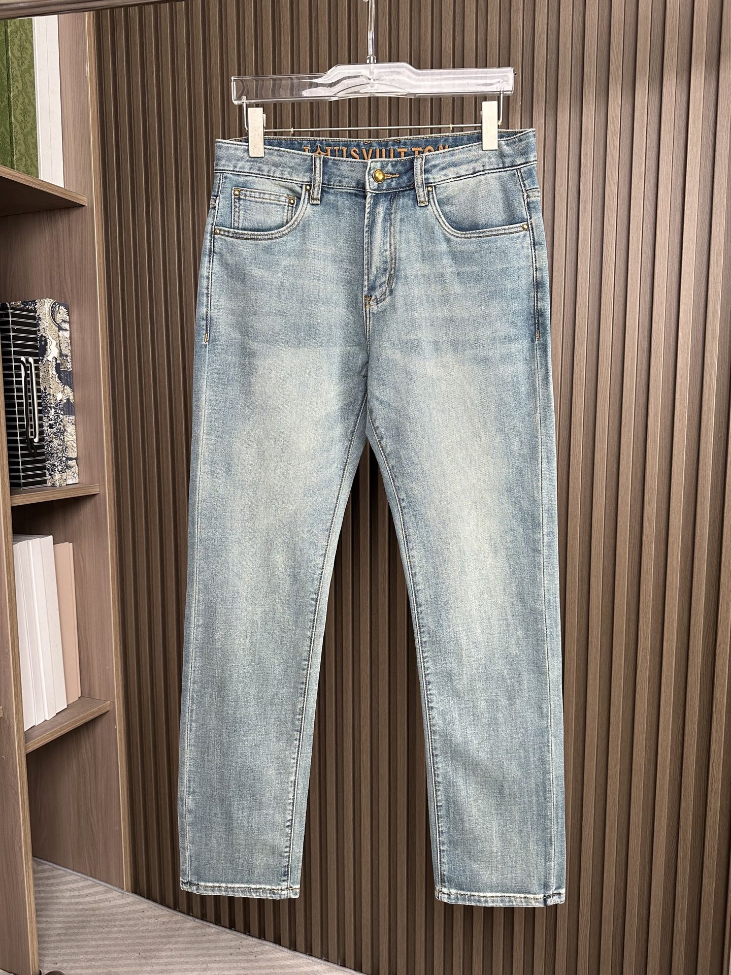 🔥LV驴家26SS春夏新款五袋款牛仔裤，直筒款，面料精选高弹牛仔面料 轻薄柔软舒适 定制高端五金 细节彰
