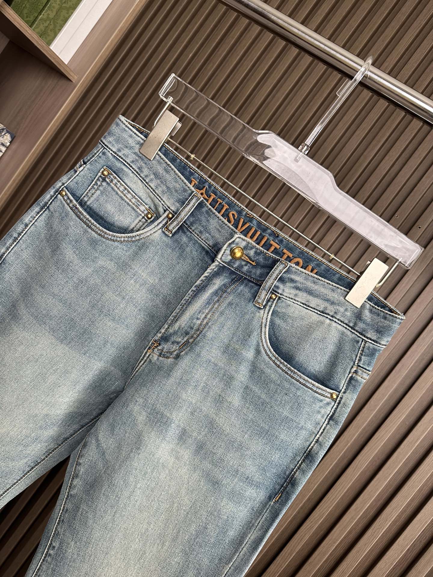 🔥LV驴家26SS春夏新款五袋款牛仔裤，直筒款，面料精选高弹牛仔面料 轻薄柔软舒适 定制高端五金 细节彰