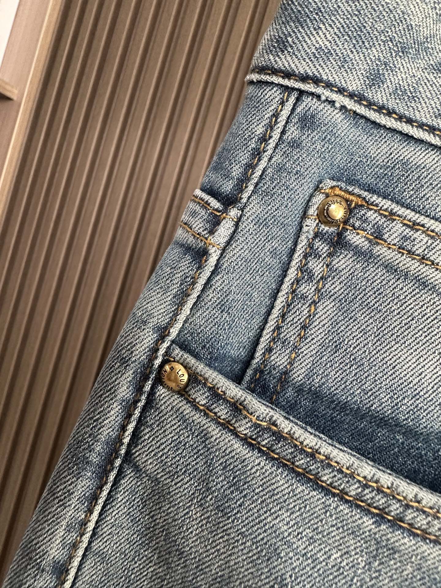 🔥LV驴家26SS春夏新款五袋款牛仔裤，直筒款，面料精选高弹牛仔面料 轻薄柔软舒适 定制高端五金 细节彰