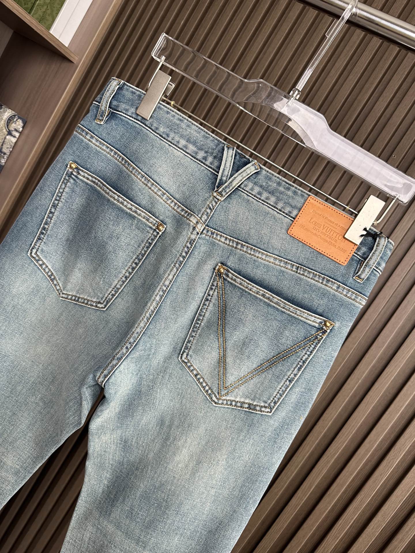 🔥LV驴家26SS春夏新款五袋款牛仔裤，直筒款，面料精选高弹牛仔面料 轻薄柔软舒适 定制高端五金 细节彰