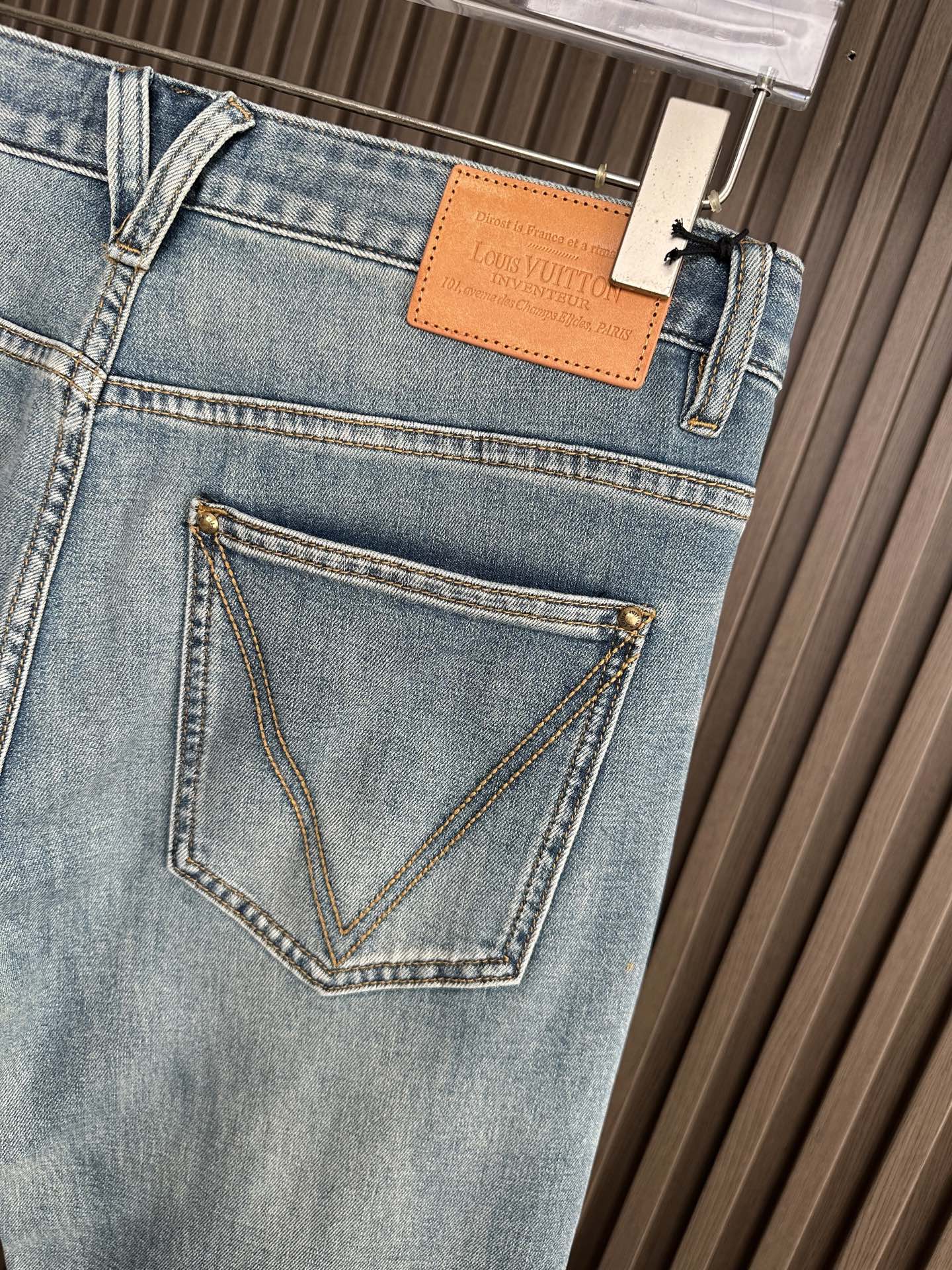 🔥LV驴家26SS春夏新款五袋款牛仔裤，直筒款，面料精选高弹牛仔面料 轻薄柔软舒适 定制高端五金 细节彰