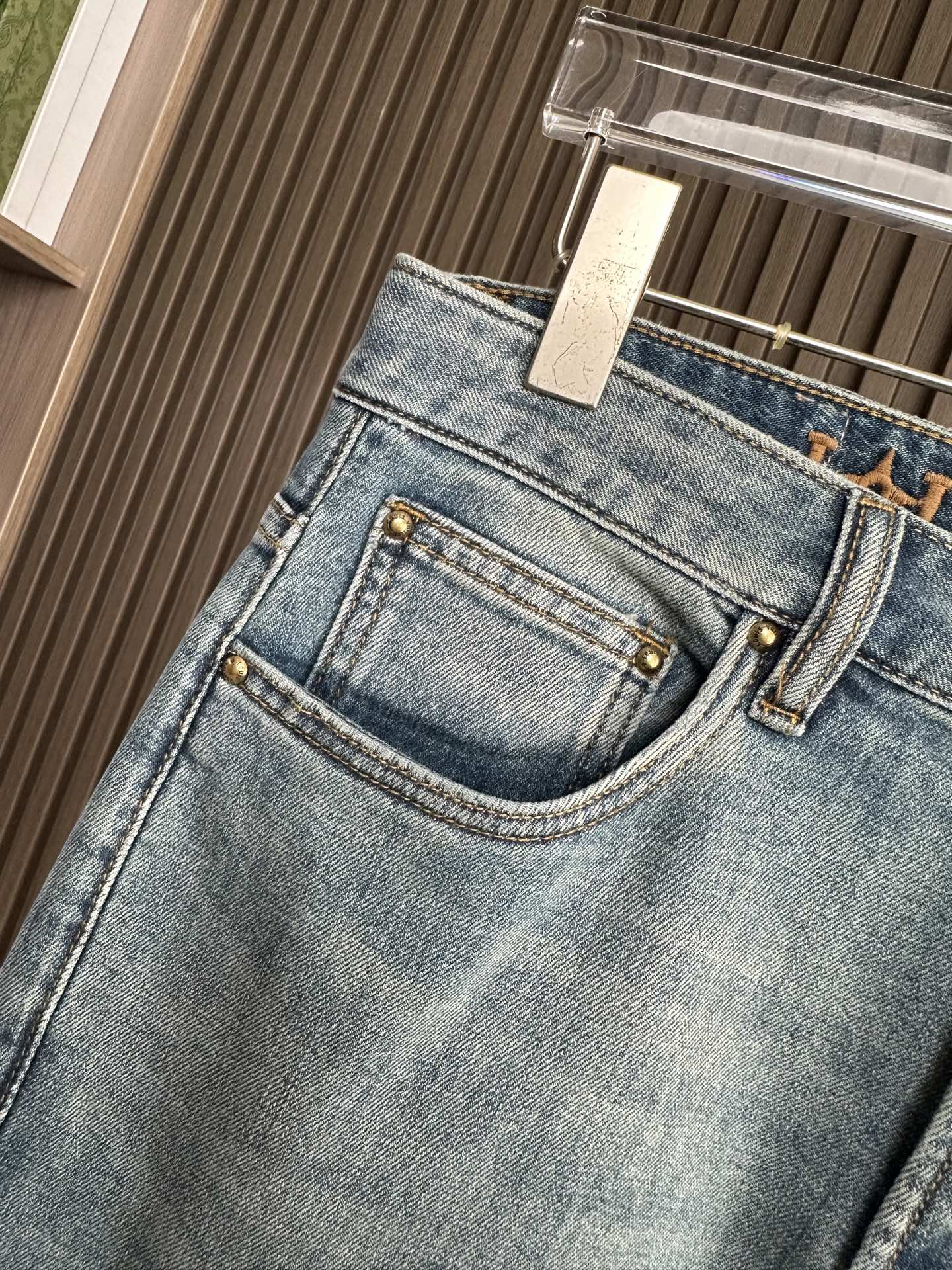 🔥LV驴家26SS春夏新款五袋款牛仔裤，直筒款，面料精选高弹牛仔面料 轻薄柔软舒适 定制高端五金 细节彰