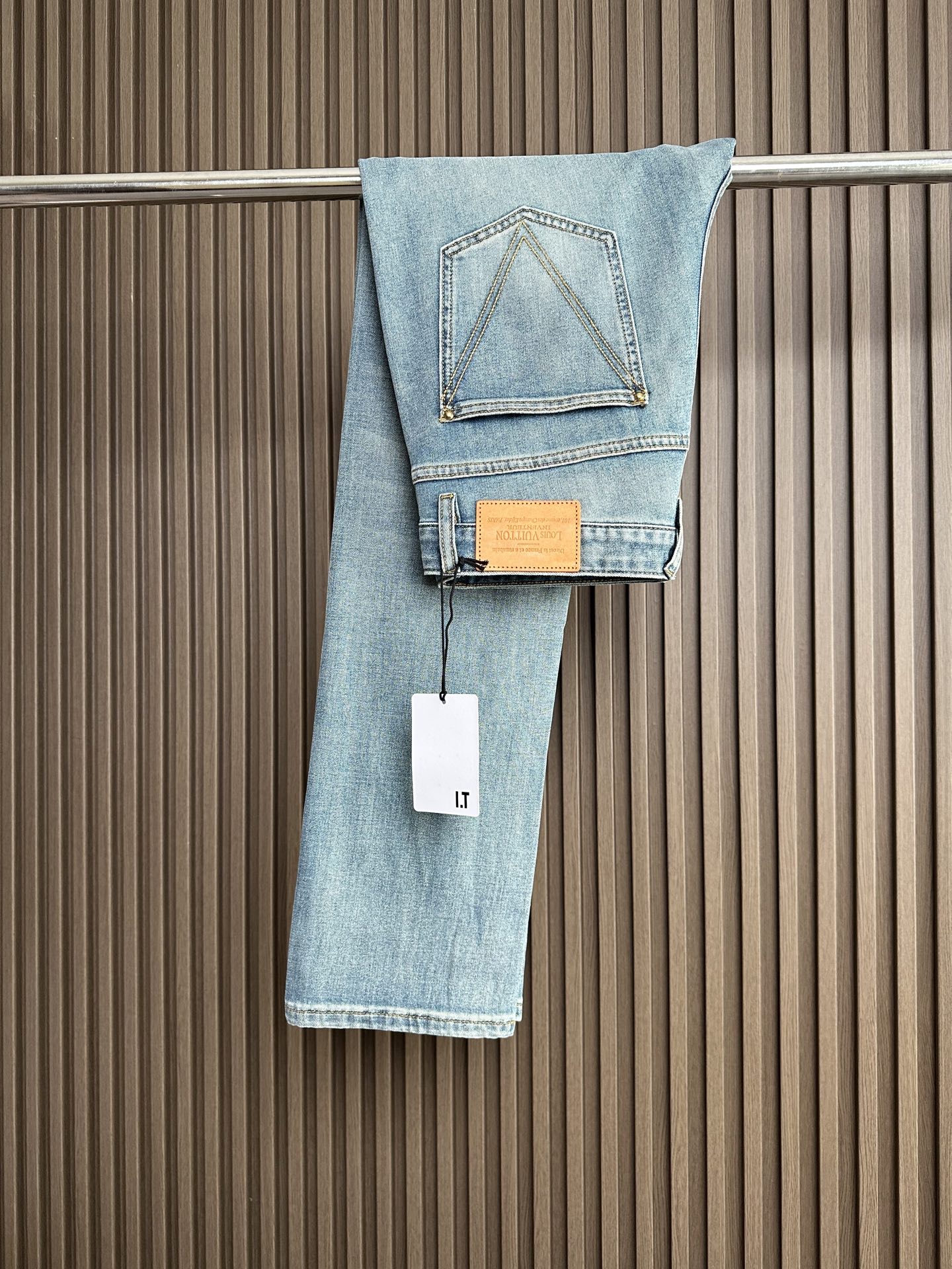 🔥LV驴家26SS春夏新款五袋款牛仔裤，直筒款，面料精选高弹牛仔面料 轻薄柔软舒适 定制高端五金 细节彰