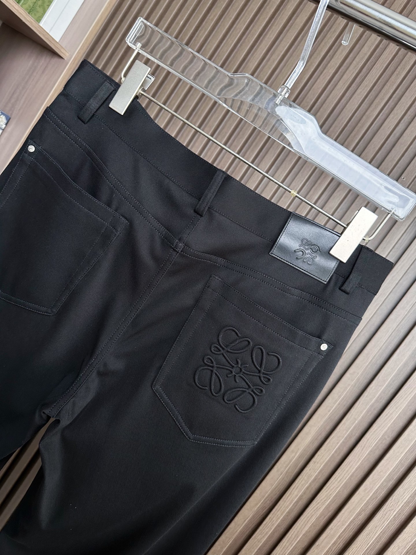 LOW罗意威26SS春夏新款休闲裤，高密度涤纶平纹四面弹面料，布面平整挺括🈶性，抗皱不易变形 ，不易褪色