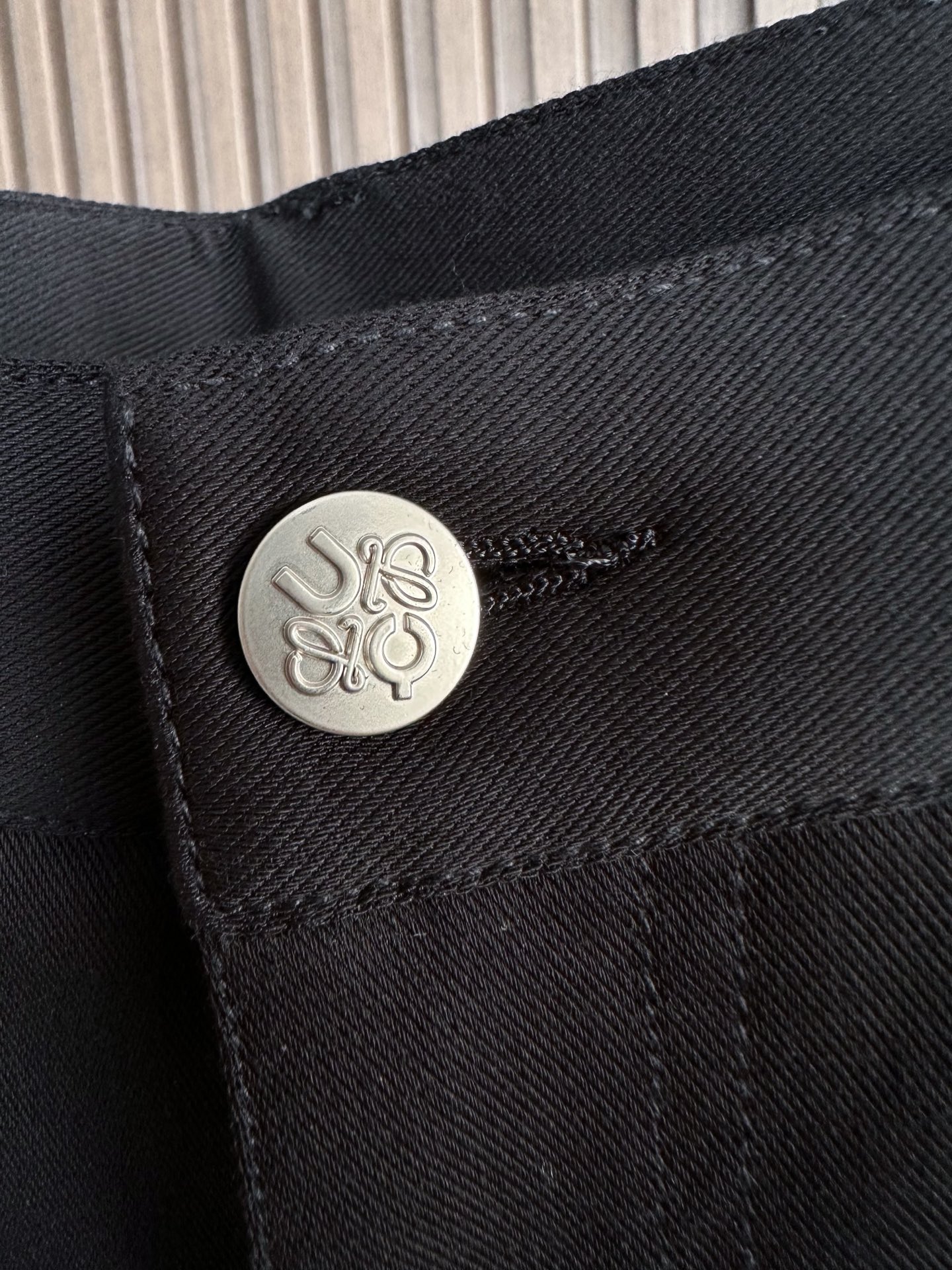 LOW罗意威26SS春夏新款休闲裤，高密度涤纶平纹四面弹面料，布面平整挺括🈶性，抗皱不易变形 ，不易褪色