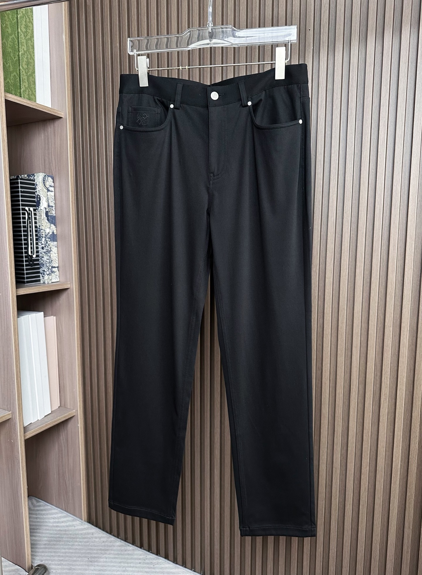 LOW罗意威26SS春夏新款休闲裤，高密度涤纶平纹四面弹面料，布面平整挺括🈶性，抗皱不易变形 ，不易褪色