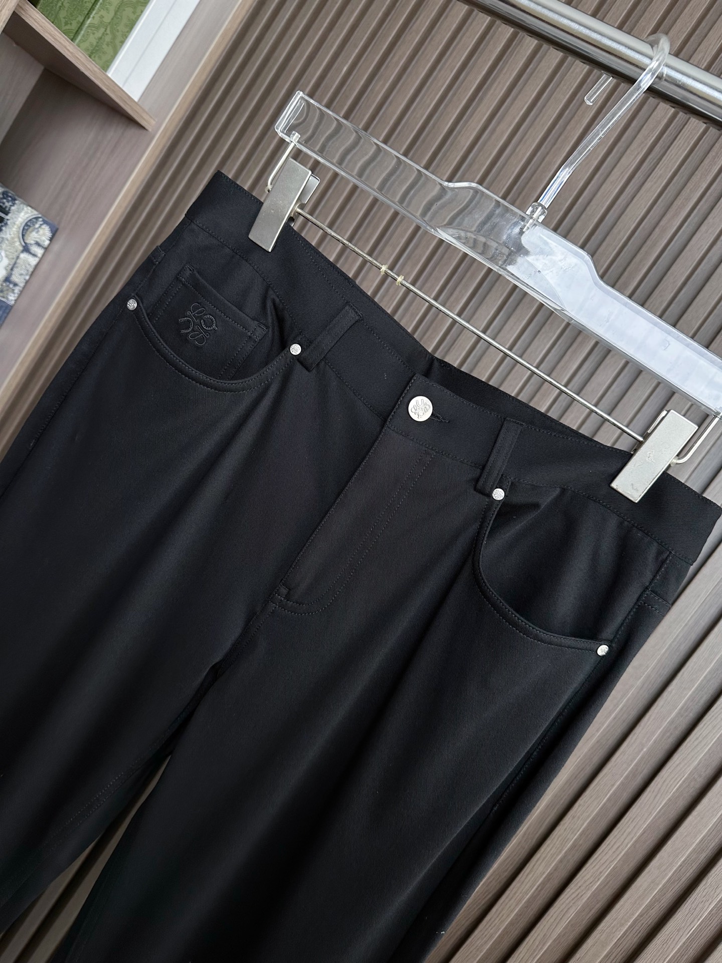 LOW罗意威26SS春夏新款休闲裤，高密度涤纶平纹四面弹面料，布面平整挺括🈶性，抗皱不易变形 ，不易褪色