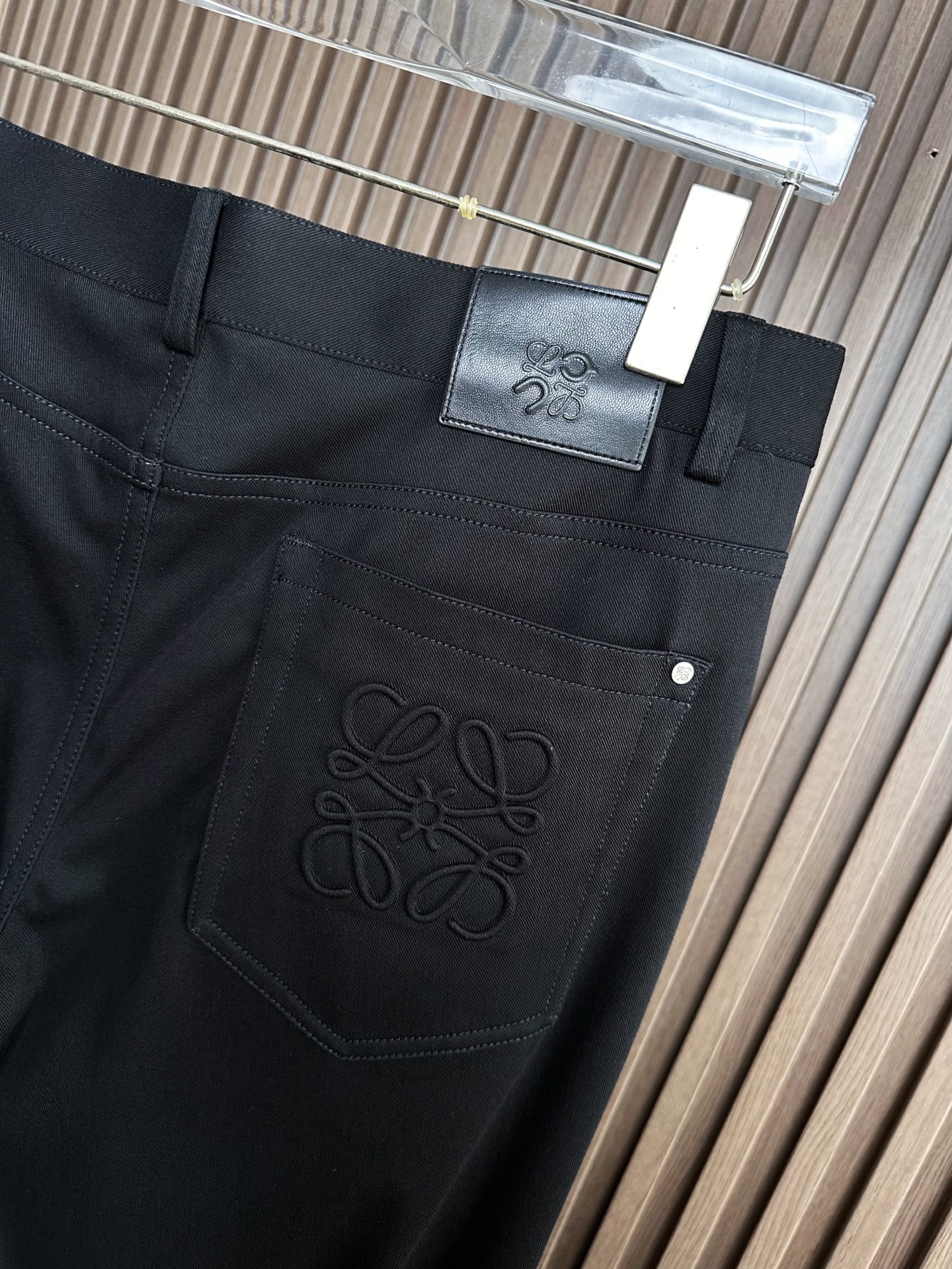 LOW罗意威26SS春夏新款休闲裤，高密度涤纶平纹四面弹面料，布面平整挺括🈶性，抗皱不易变形 ，不易褪色