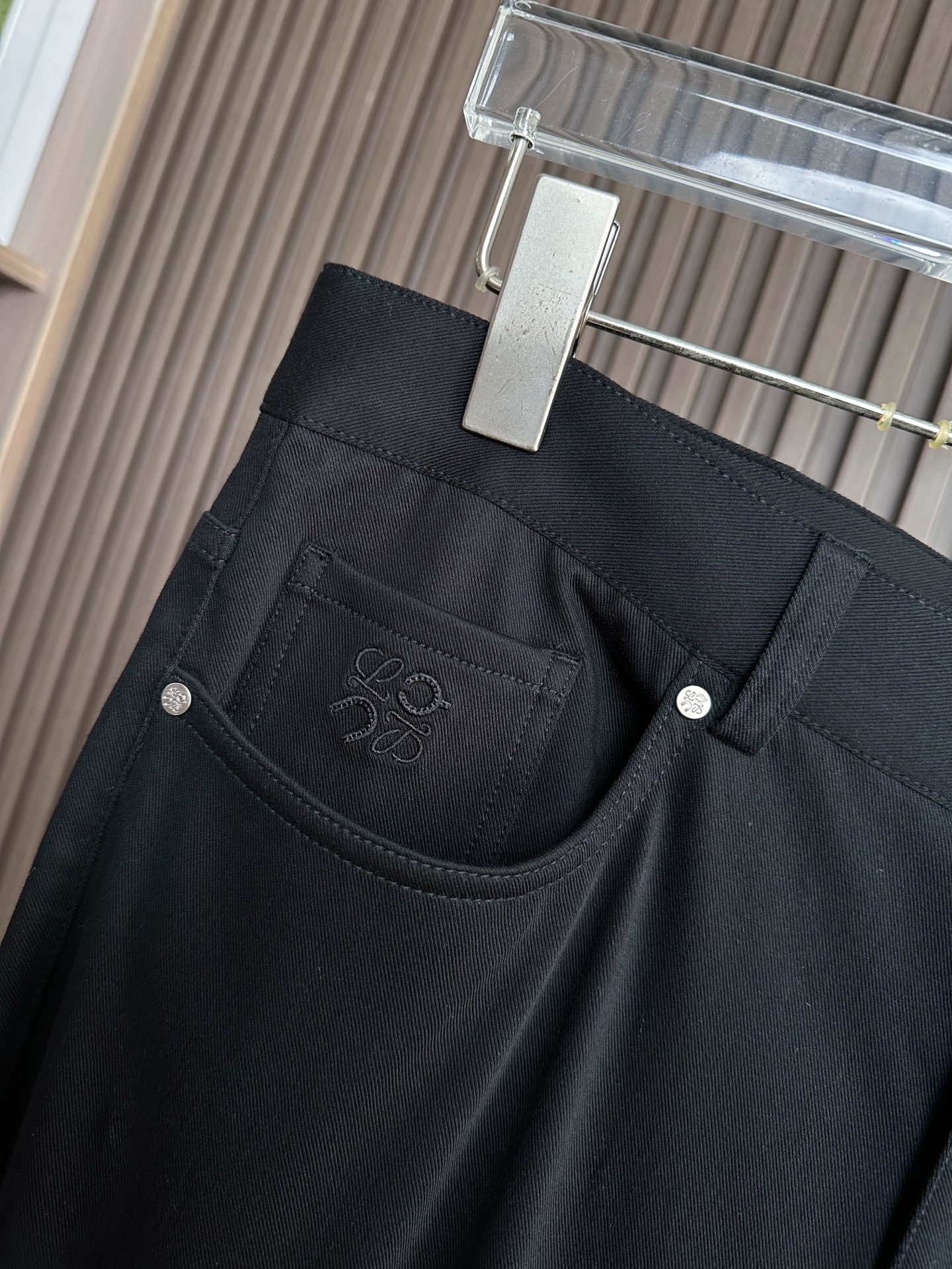 LOW罗意威26SS春夏新款休闲裤，高密度涤纶平纹四面弹面料，布面平整挺括🈶性，抗皱不易变形 ，不易褪色