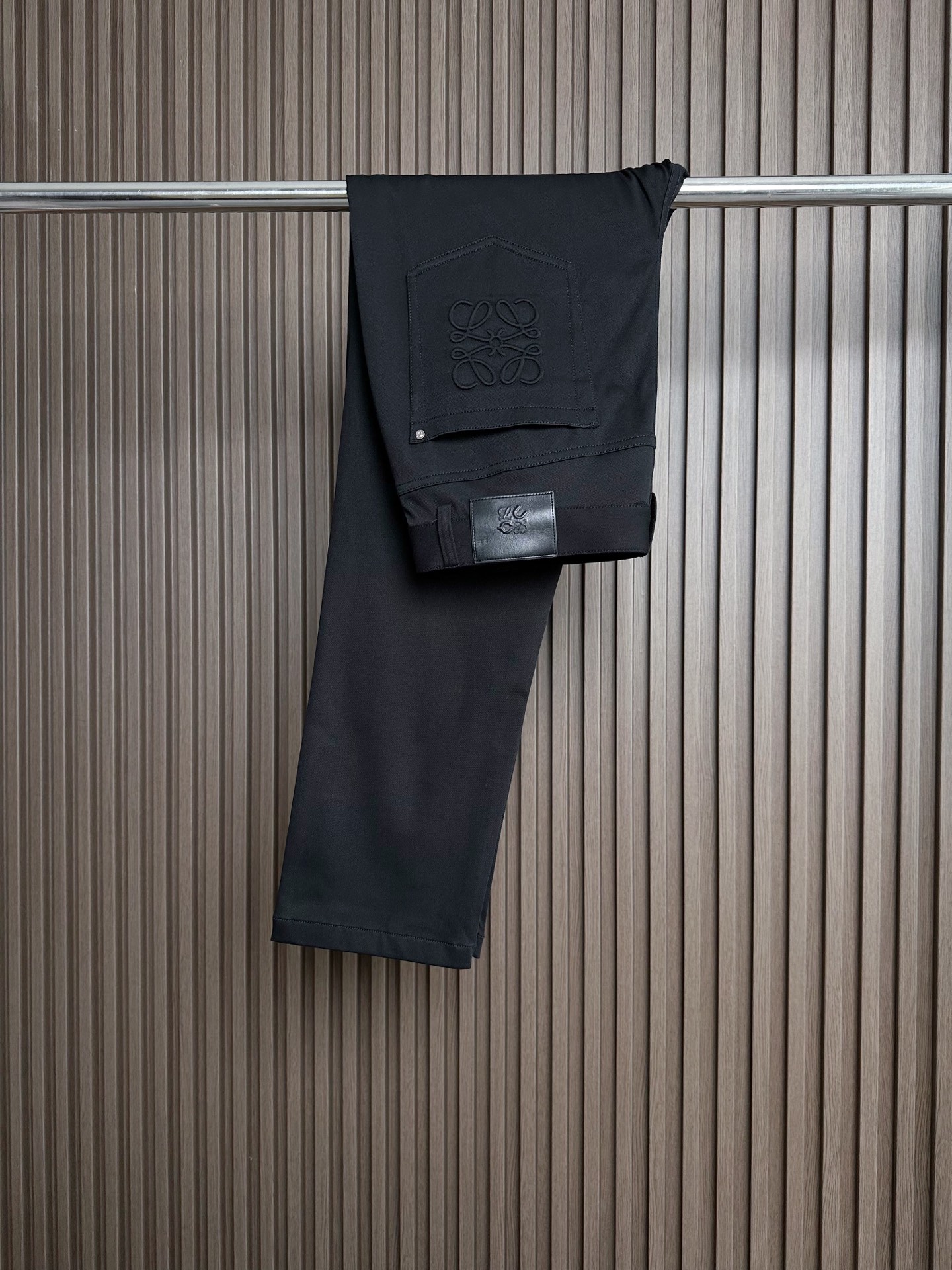 LOW罗意威26SS春夏新款休闲裤，高密度涤纶平纹四面弹面料，布面平整挺括🈶性，抗皱不易变形 ，不易褪色