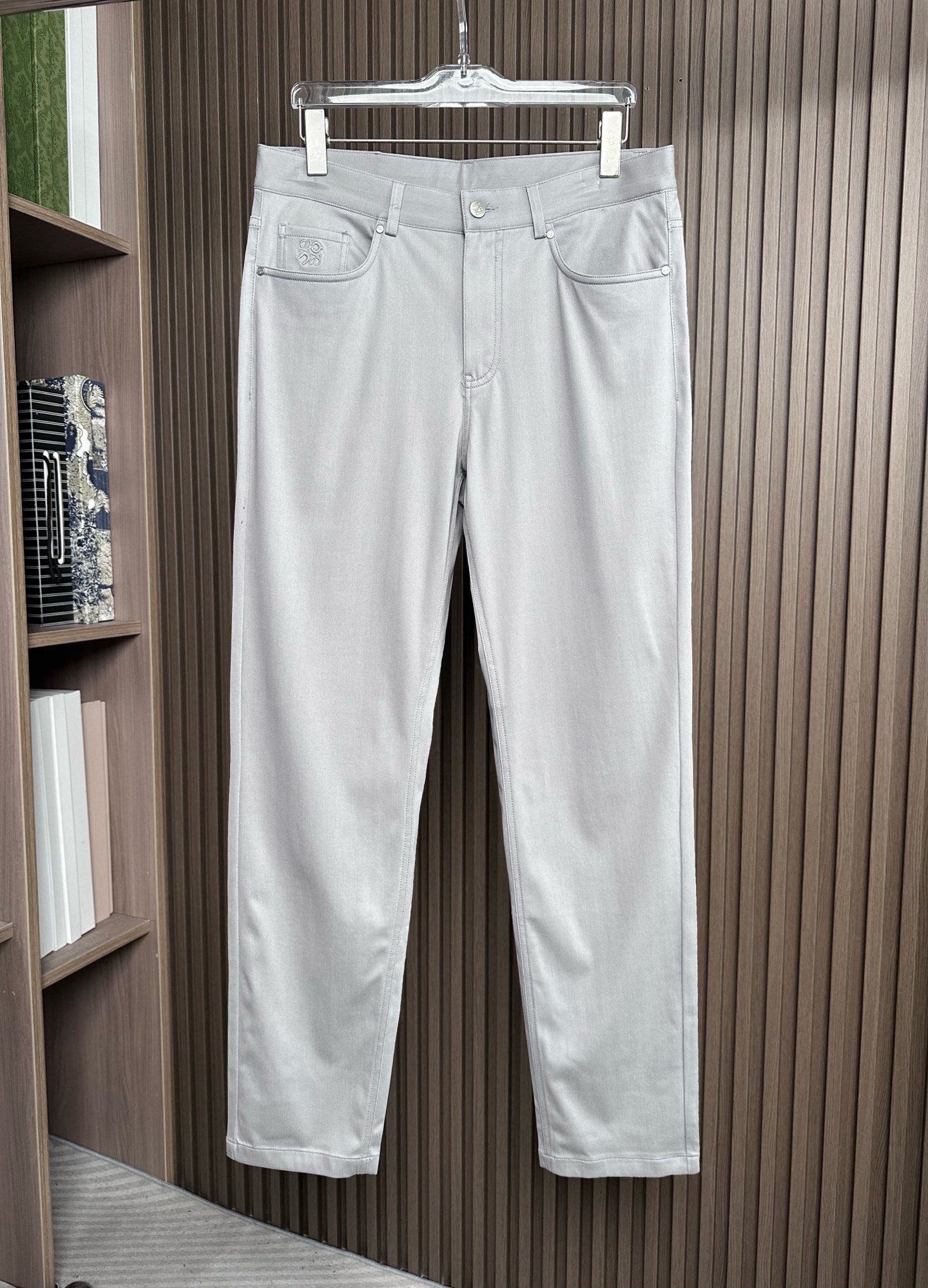 LOW罗意威26SS春夏新款休闲裤，高密度涤纶平纹四面弹面料，布面平整挺括🈶性，抗皱不易变形 ，不易褪色