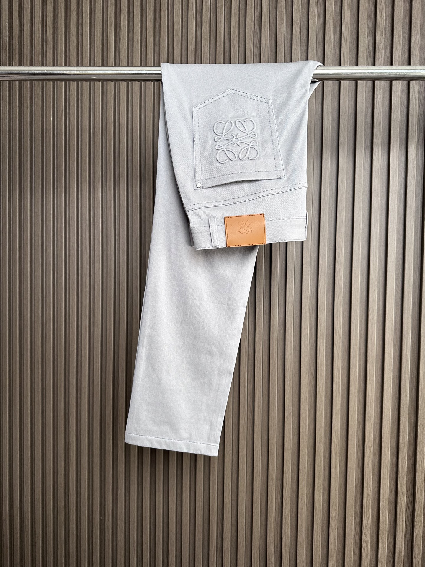 LOW罗意威26SS春夏新款休闲裤，高密度涤纶平纹四面弹面料，布面平整挺括🈶性，抗皱不易变形 ，不易褪色