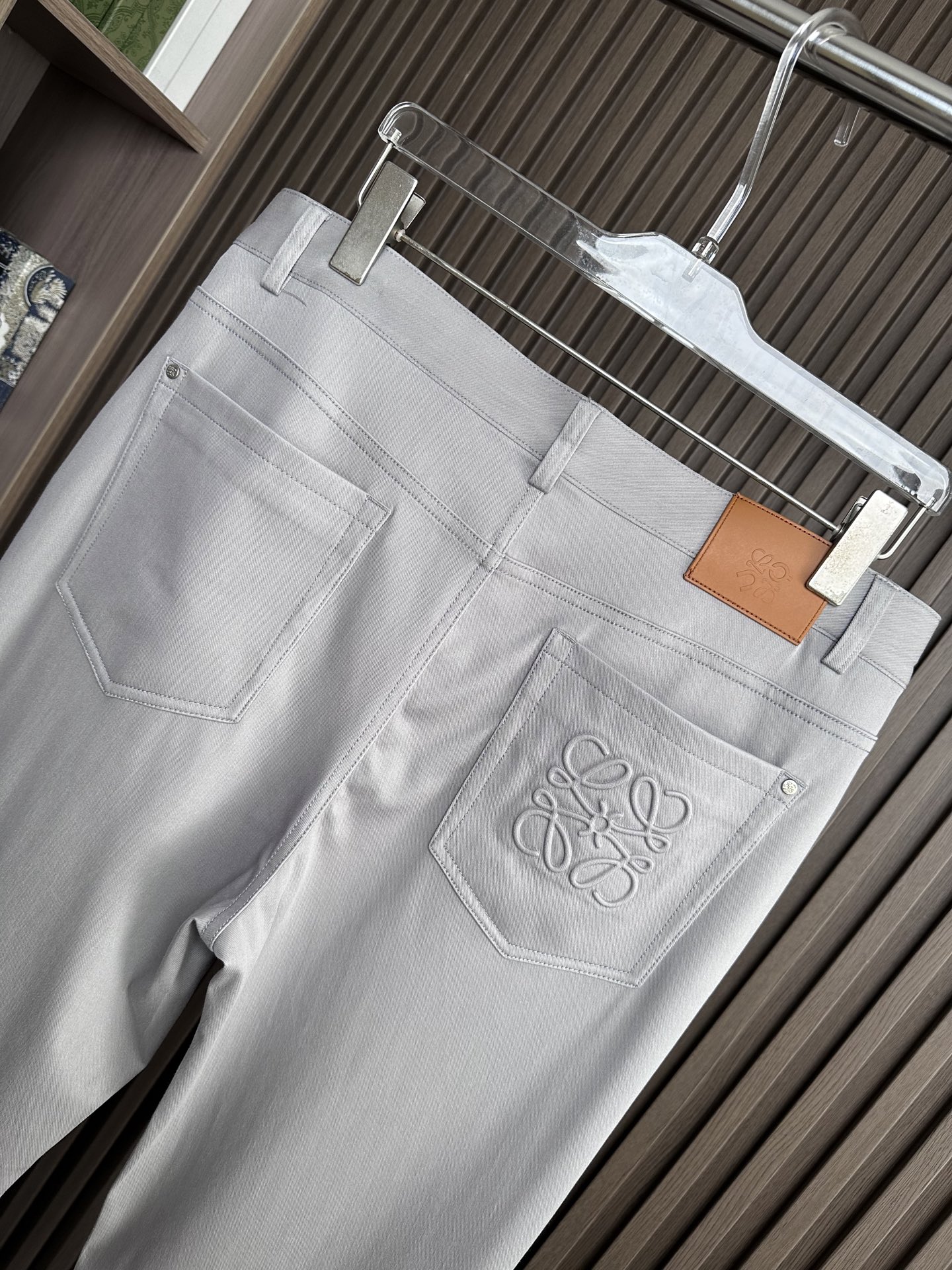 LOW罗意威26SS春夏新款休闲裤，高密度涤纶平纹四面弹面料，布面平整挺括🈶性，抗皱不易变形 ，不易褪色