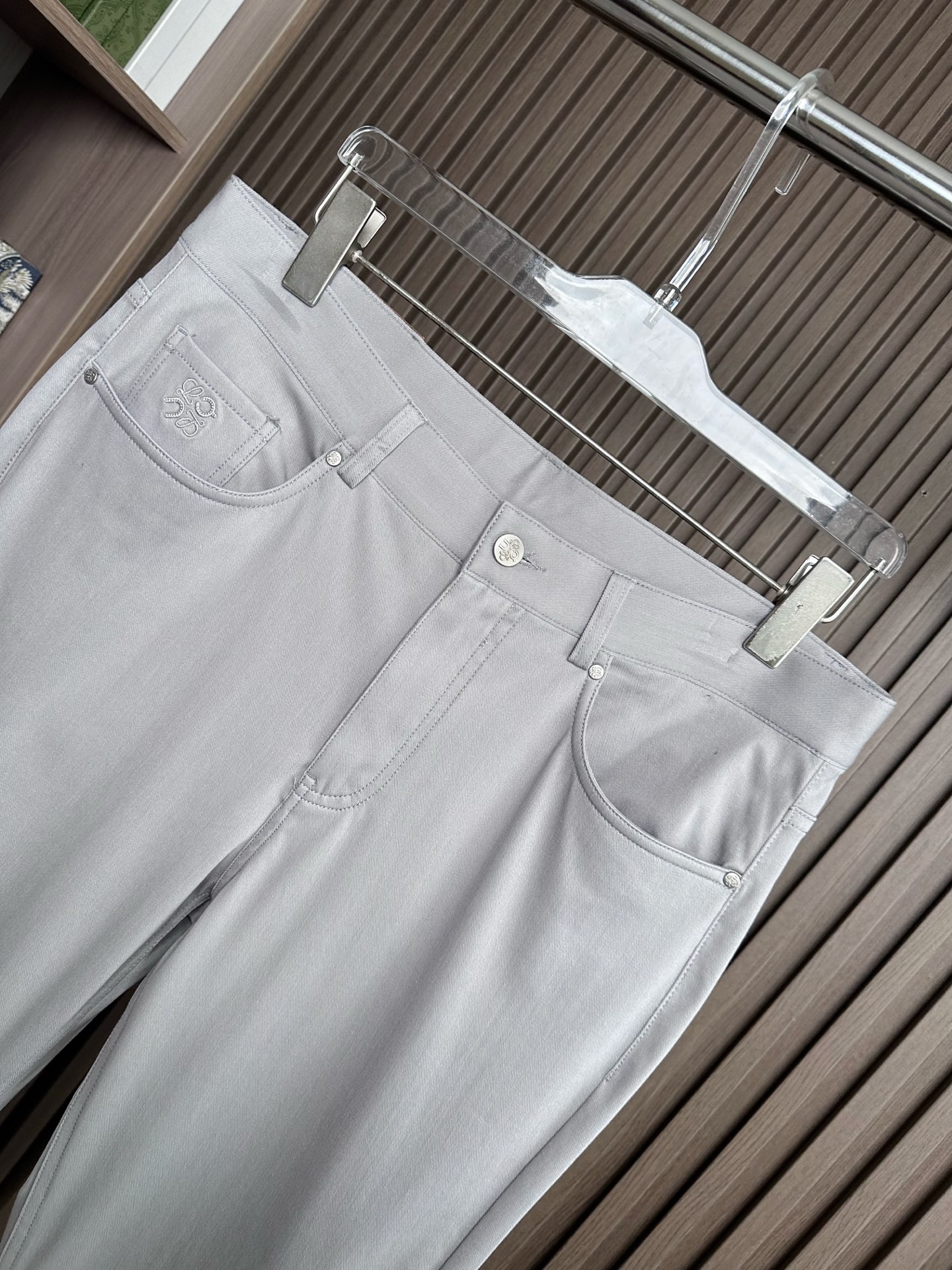 LOW罗意威26SS春夏新款休闲裤，高密度涤纶平纹四面弹面料，布面平整挺括🈶性，抗皱不易变形 ，不易褪色