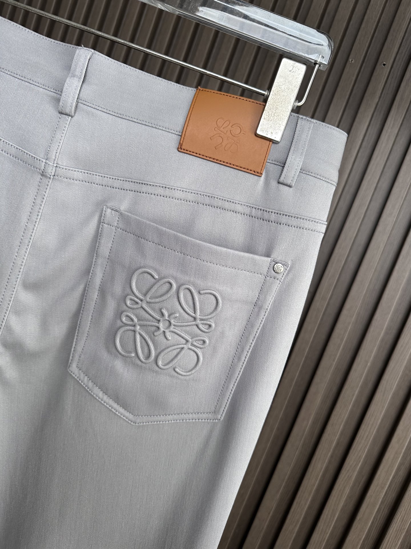 LOW罗意威26SS春夏新款休闲裤，高密度涤纶平纹四面弹面料，布面平整挺括🈶性，抗皱不易变形 ，不易褪色