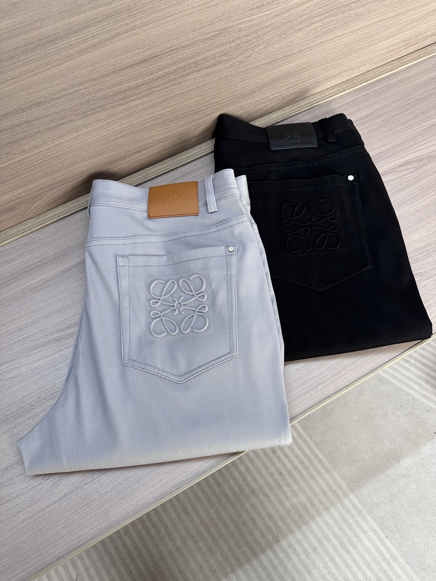 LOW罗意威26SS春夏新款休闲裤，高密度涤纶平纹四面弹面料，布面平整挺括🈶性，抗皱不易变形 ，不易褪色