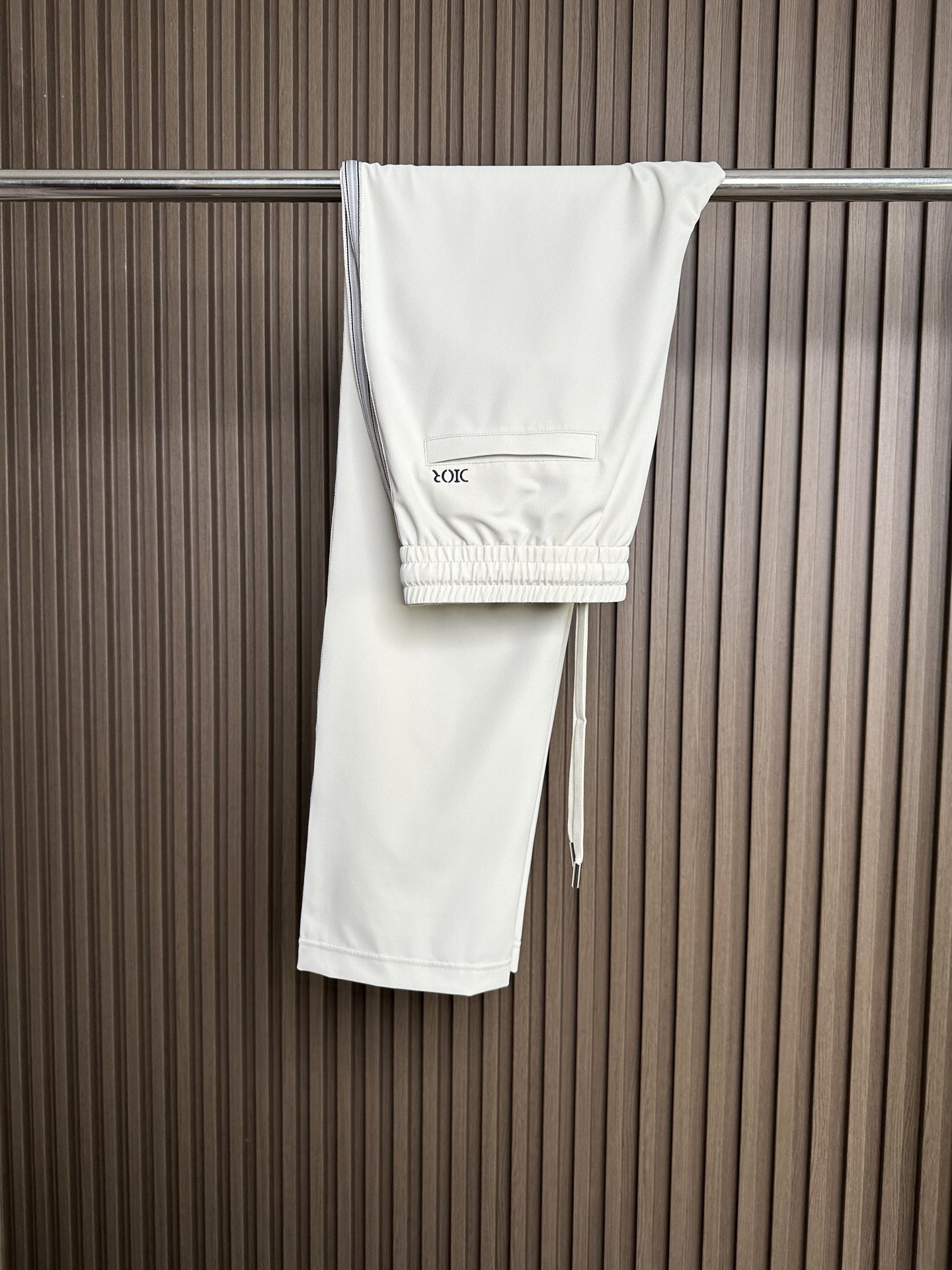 CD迪奥26SS春夏新款休闲裤，高密度涤纶平纹四面弹面料，布面平整挺括🈶性，抗皱不易变形 ，不易褪色，耐