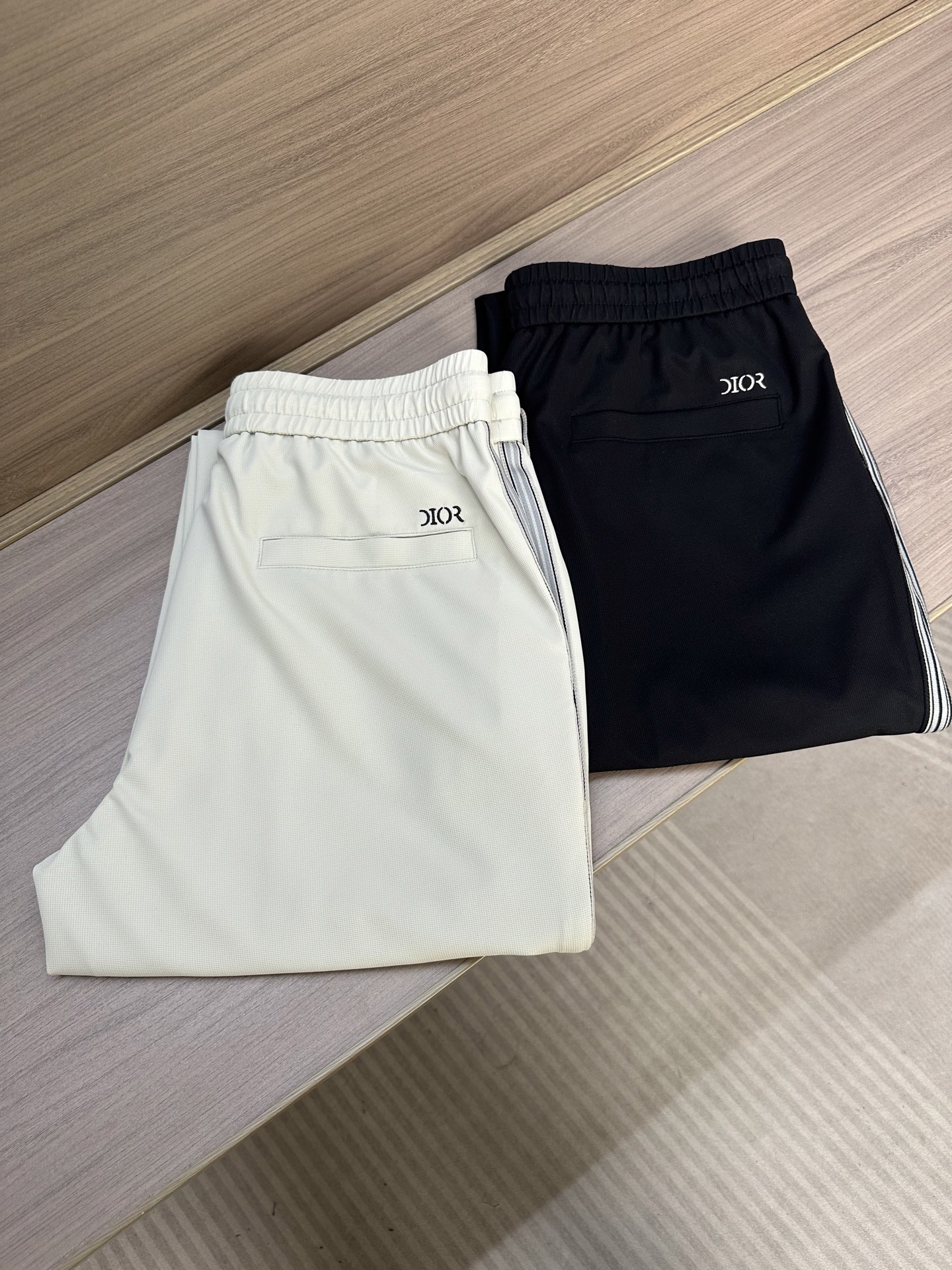 CD迪奥26SS春夏新款休闲裤，高密度涤纶平纹四面弹面料，布面平整挺括🈶性，抗皱不易变形 ，不易褪色，耐