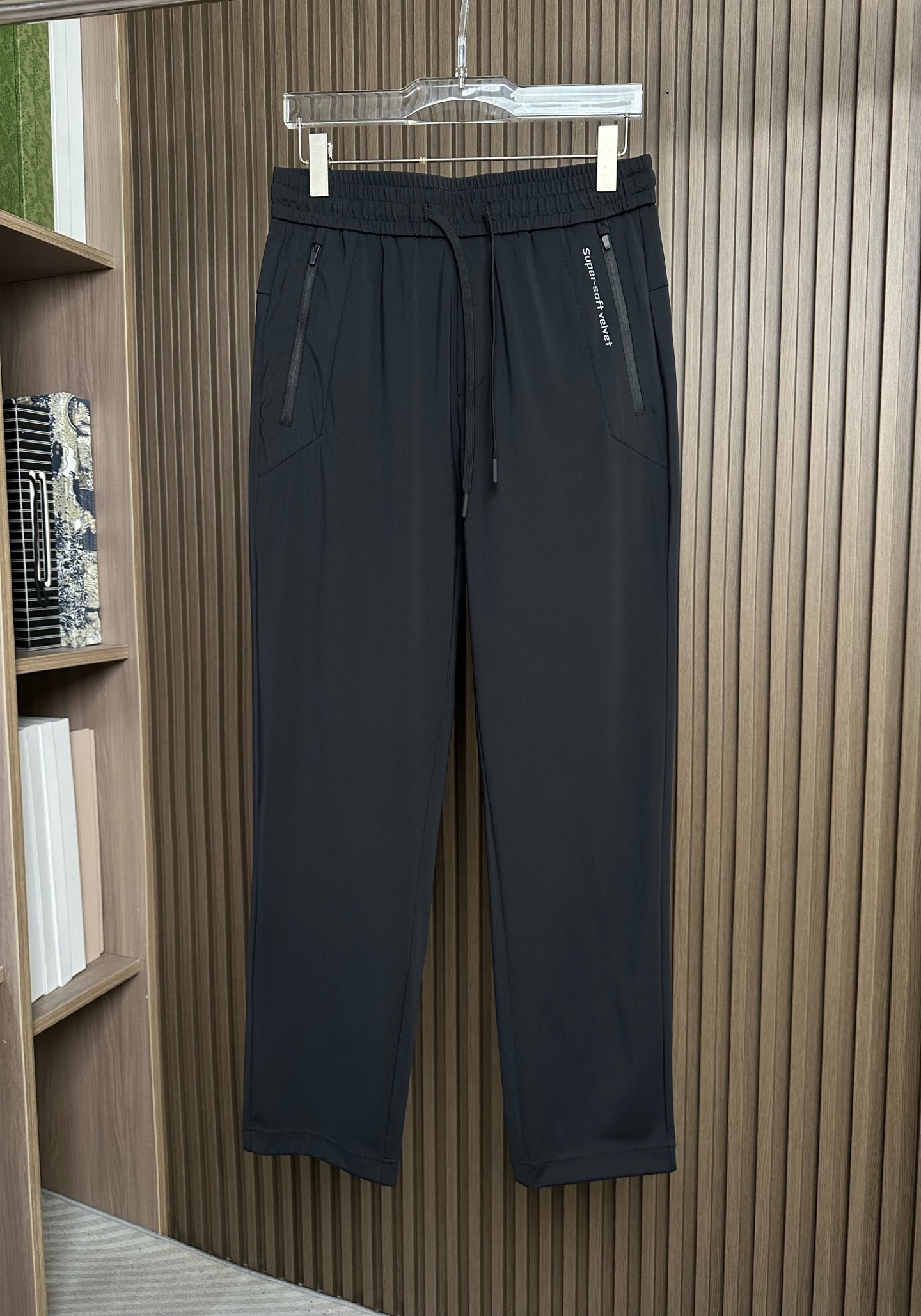 . 高端品质26SS春夏新款休闲裤，高密度四面弹面料，布面平整挺括🈶性，抗皱不易变形 ，不易褪色，耐磨穿