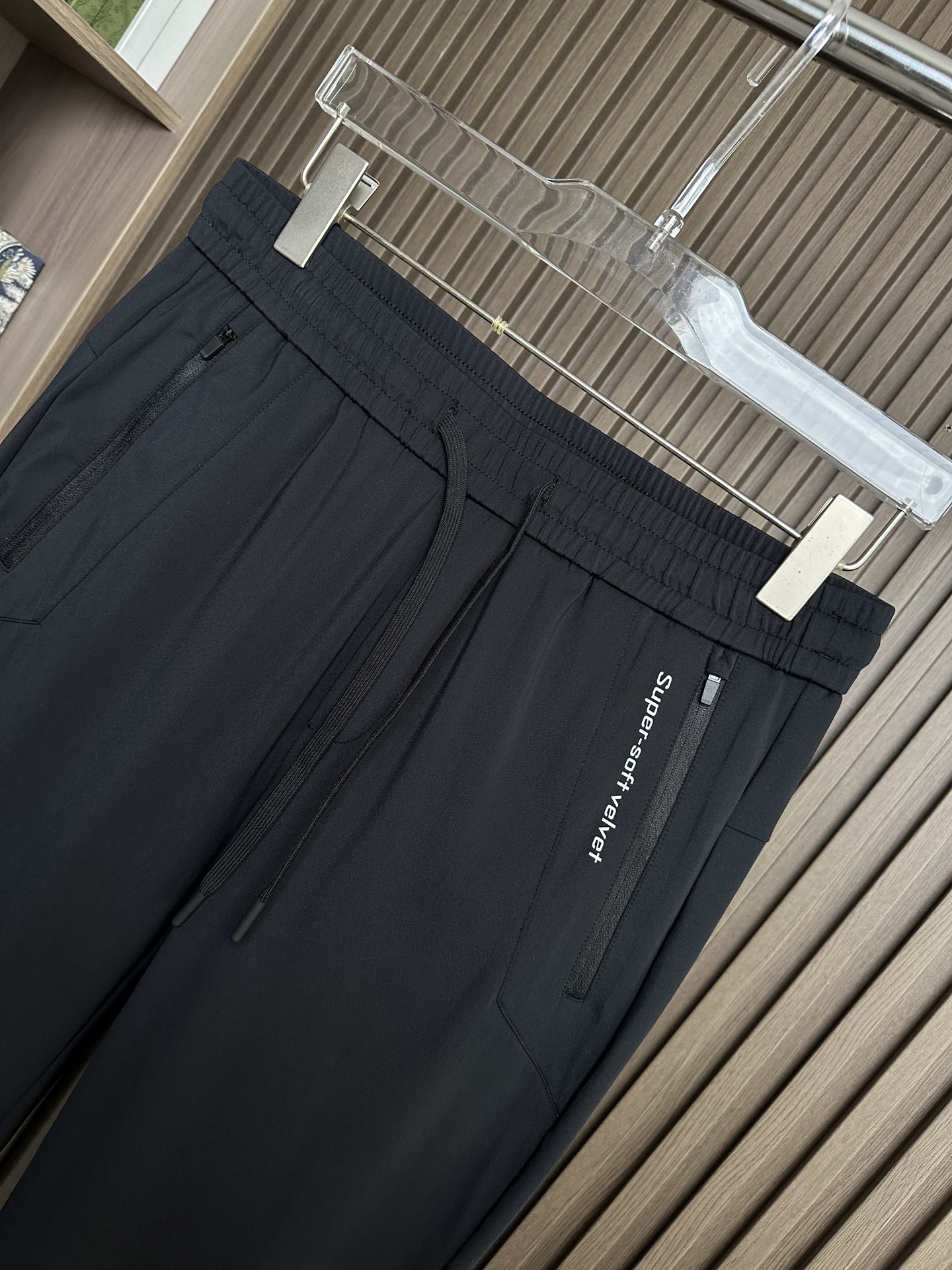 . 高端品质26SS春夏新款休闲裤，高密度四面弹面料，布面平整挺括🈶性，抗皱不易变形 ，不易褪色，耐磨穿