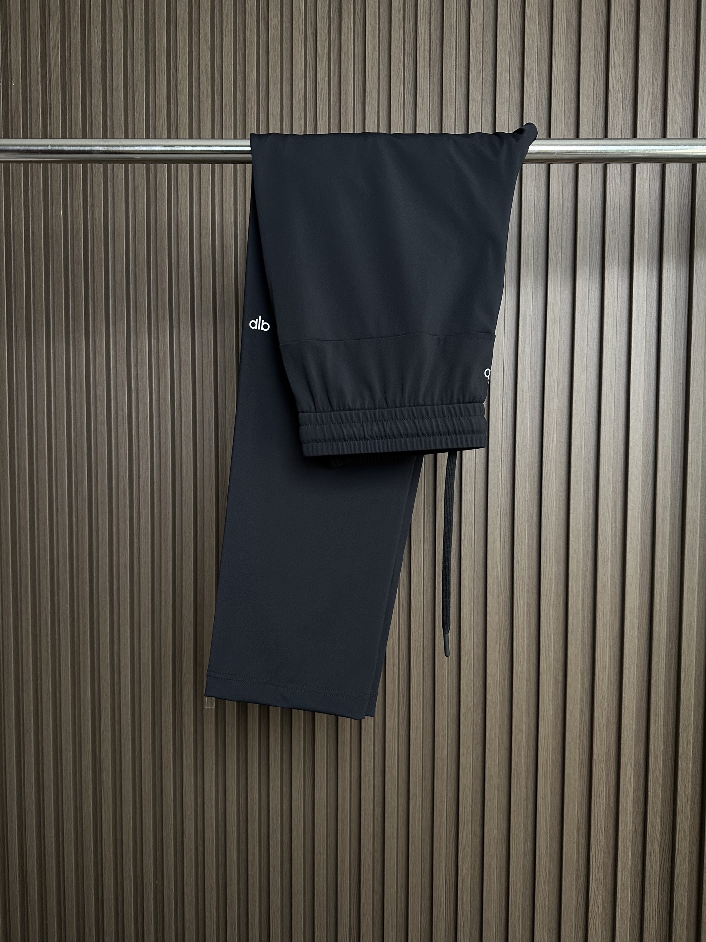 . 高端品质26SS春夏新款休闲裤，高密度四面弹面料，布面平整挺括🈶性，抗皱不易变形 ，不易褪色，耐磨穿