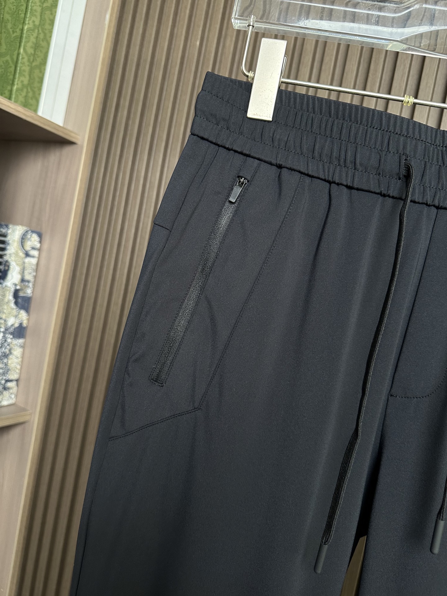 . 高端品质26SS春夏新款休闲裤，高密度四面弹面料，布面平整挺括🈶性，抗皱不易变形 ，不易褪色，耐磨穿