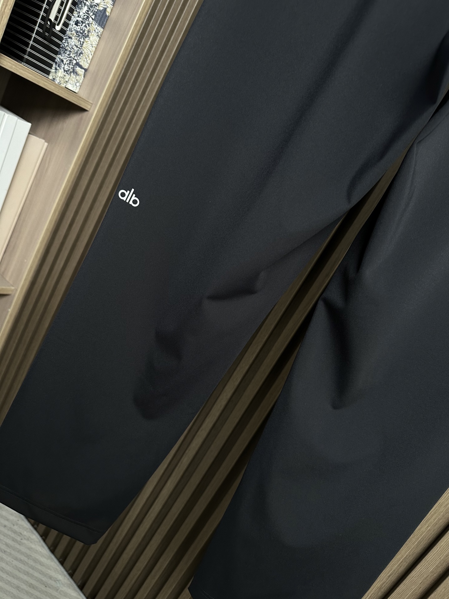 . 高端品质26SS春夏新款休闲裤，高密度四面弹面料，布面平整挺括🈶性，抗皱不易变形 ，不易褪色，耐磨穿