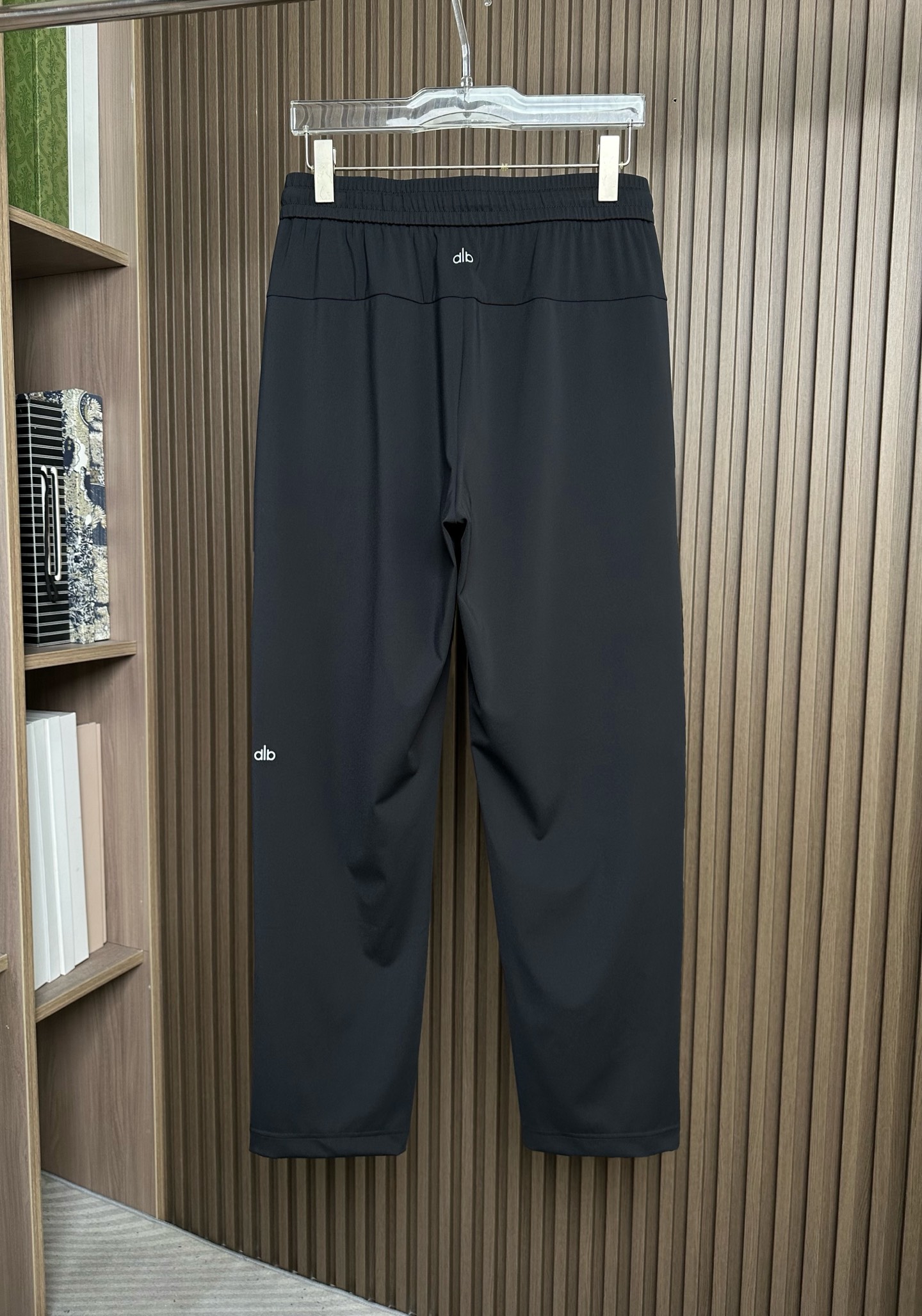 . 高端品质26SS春夏新款休闲裤，高密度四面弹面料，布面平整挺括🈶性，抗皱不易变形 ，不易褪色，耐磨穿