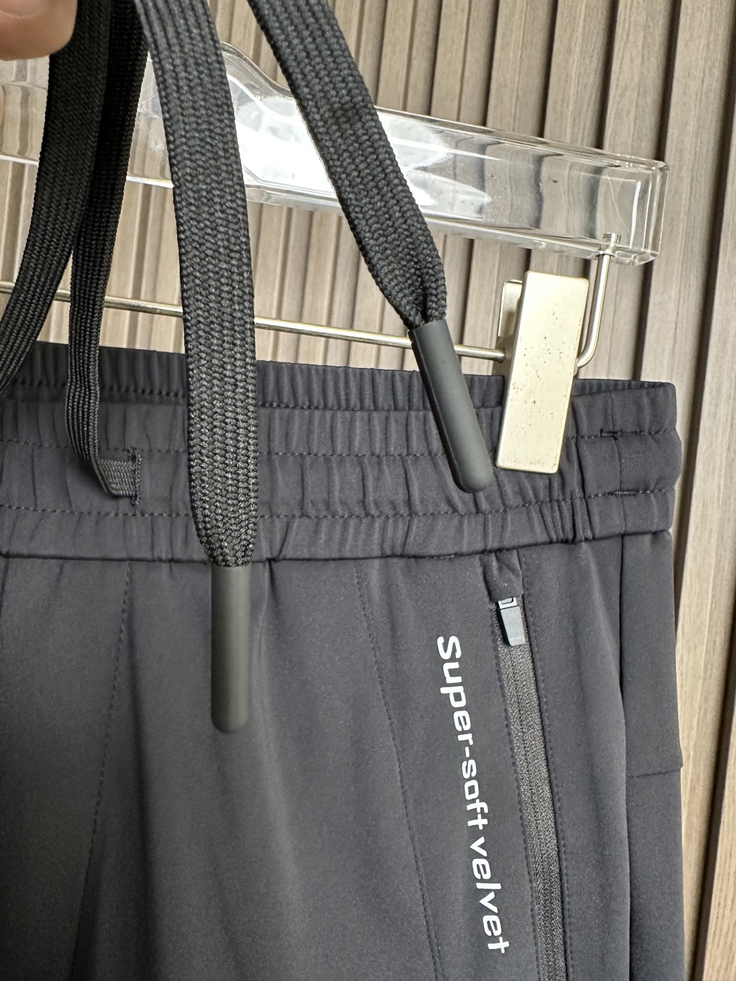 . 高端品质26SS春夏新款休闲裤，高密度四面弹面料，布面平整挺括🈶性，抗皱不易变形 ，不易褪色，耐磨穿