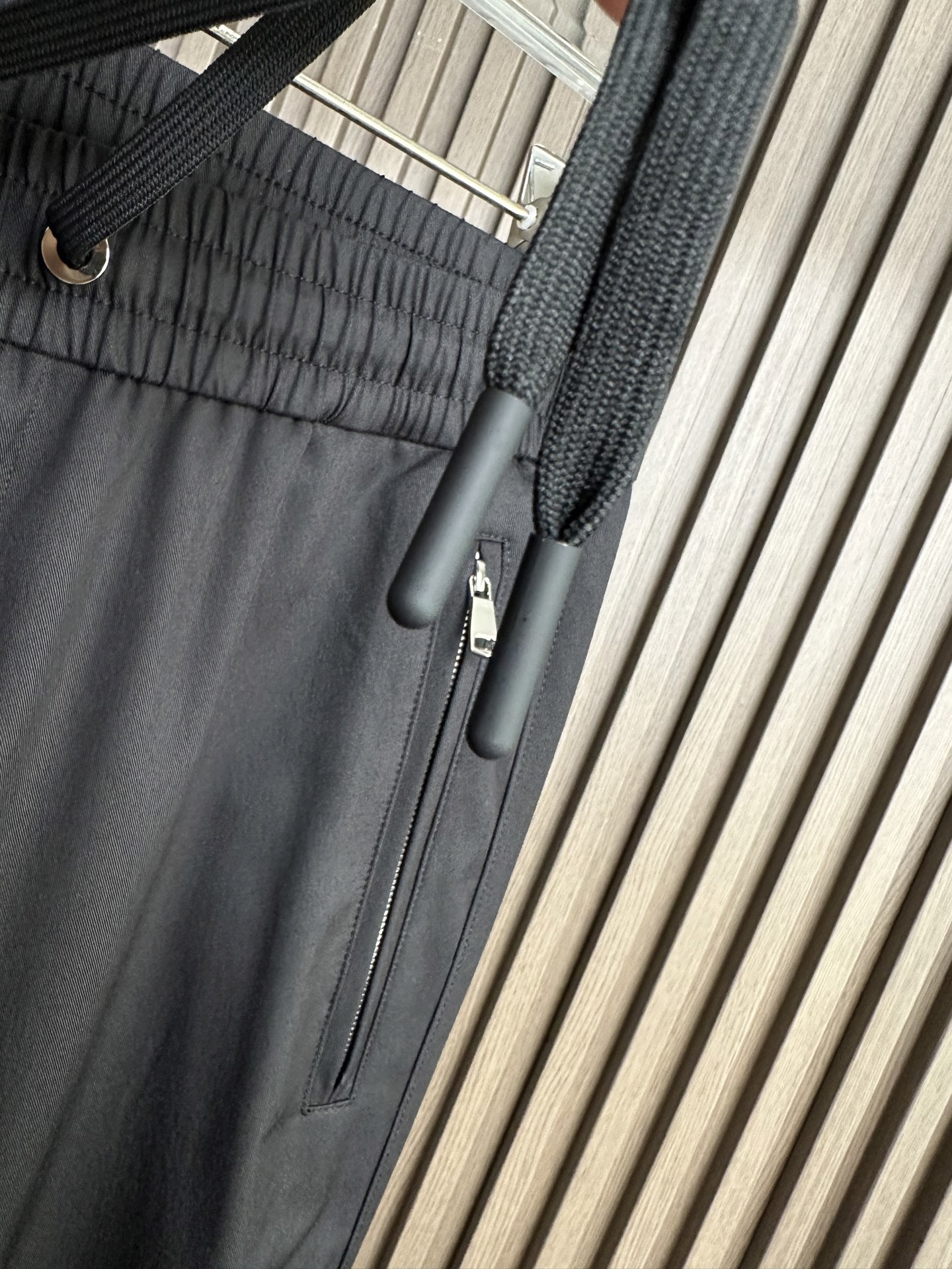 . （黑～）PD普家26SS春夏新款休闲裤，高密度涤纶平纹四面弹面料，布面平整挺括🈶性，抗皱不易变形 ，