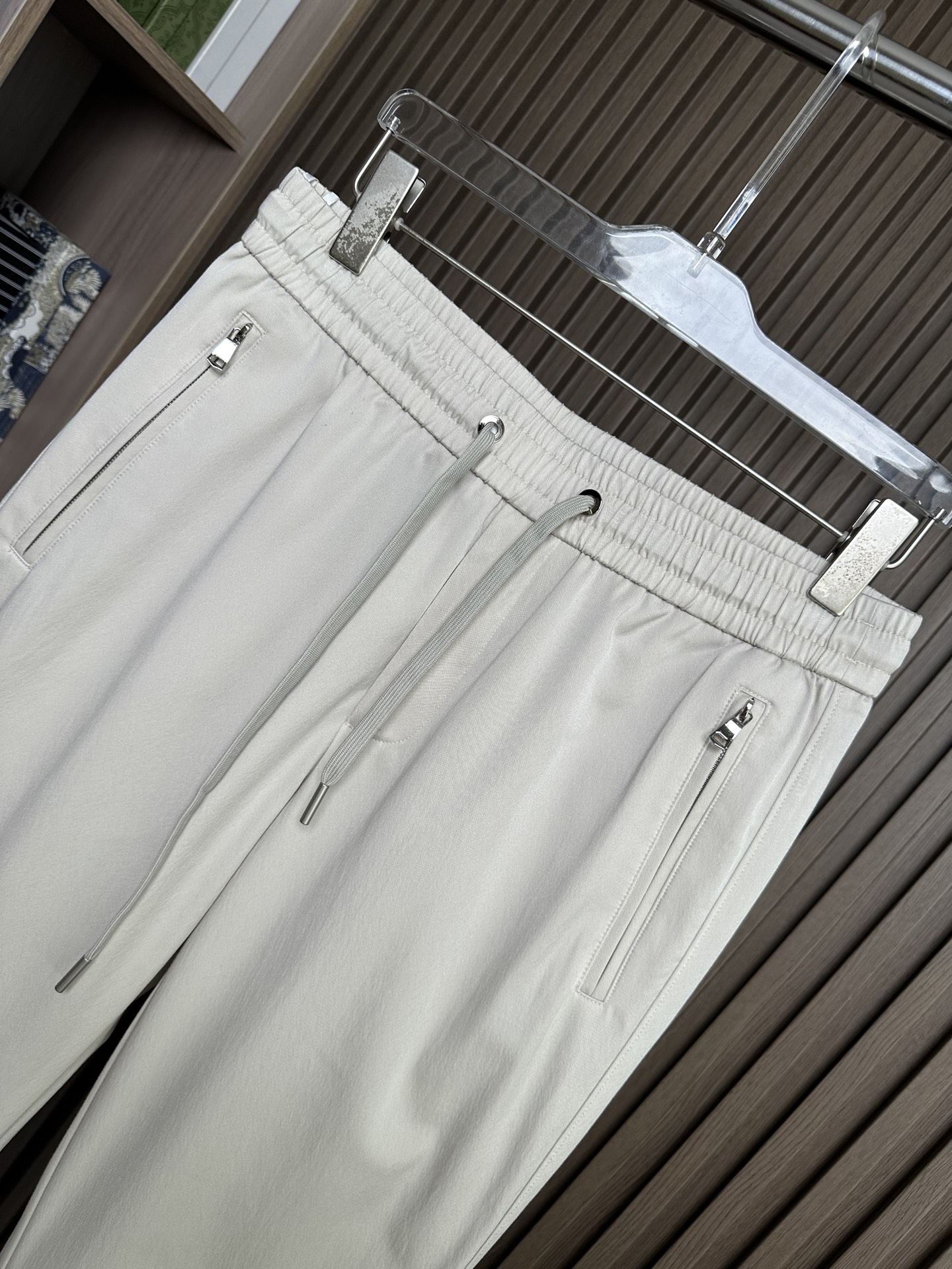 （杏色～）PD普家26SS春夏新款休闲裤，高密度涤纶平纹四面弹面料，布面平整挺括🈶性，抗皱不易变形 ，不