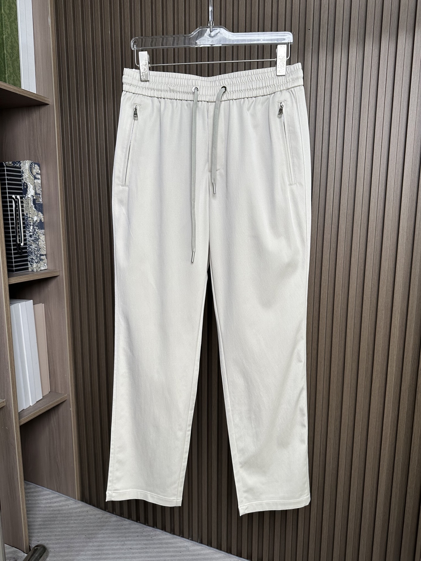 （杏色～）PD普家26SS春夏新款休闲裤，高密度涤纶平纹四面弹面料，布面平整挺括🈶性，抗皱不易变形 ，不