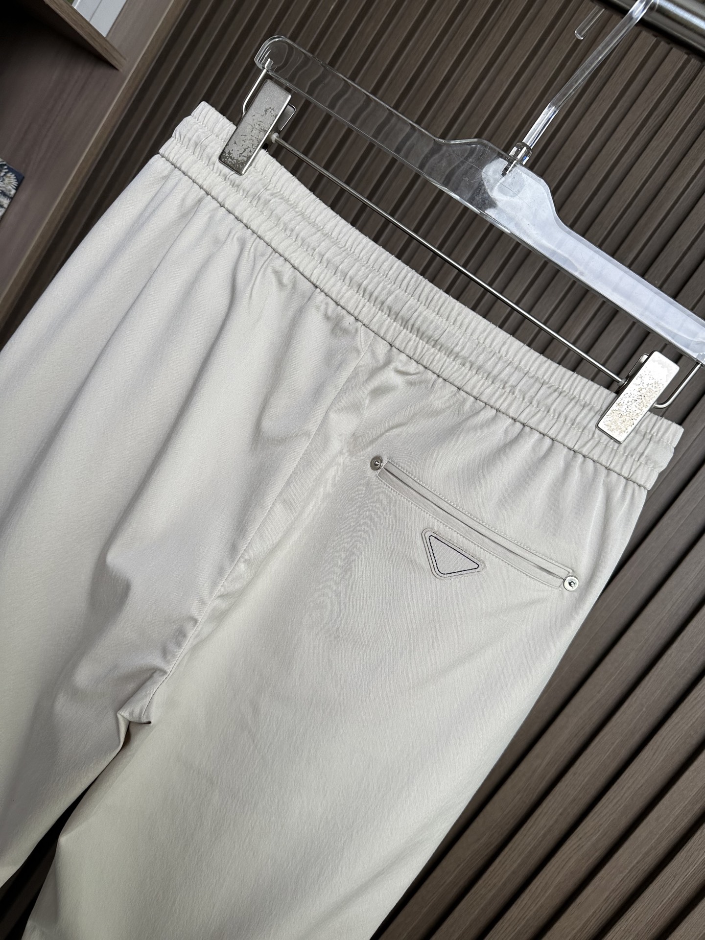 （杏色～）PD普家26SS春夏新款休闲裤，高密度涤纶平纹四面弹面料，布面平整挺括🈶性，抗皱不易变形 ，不