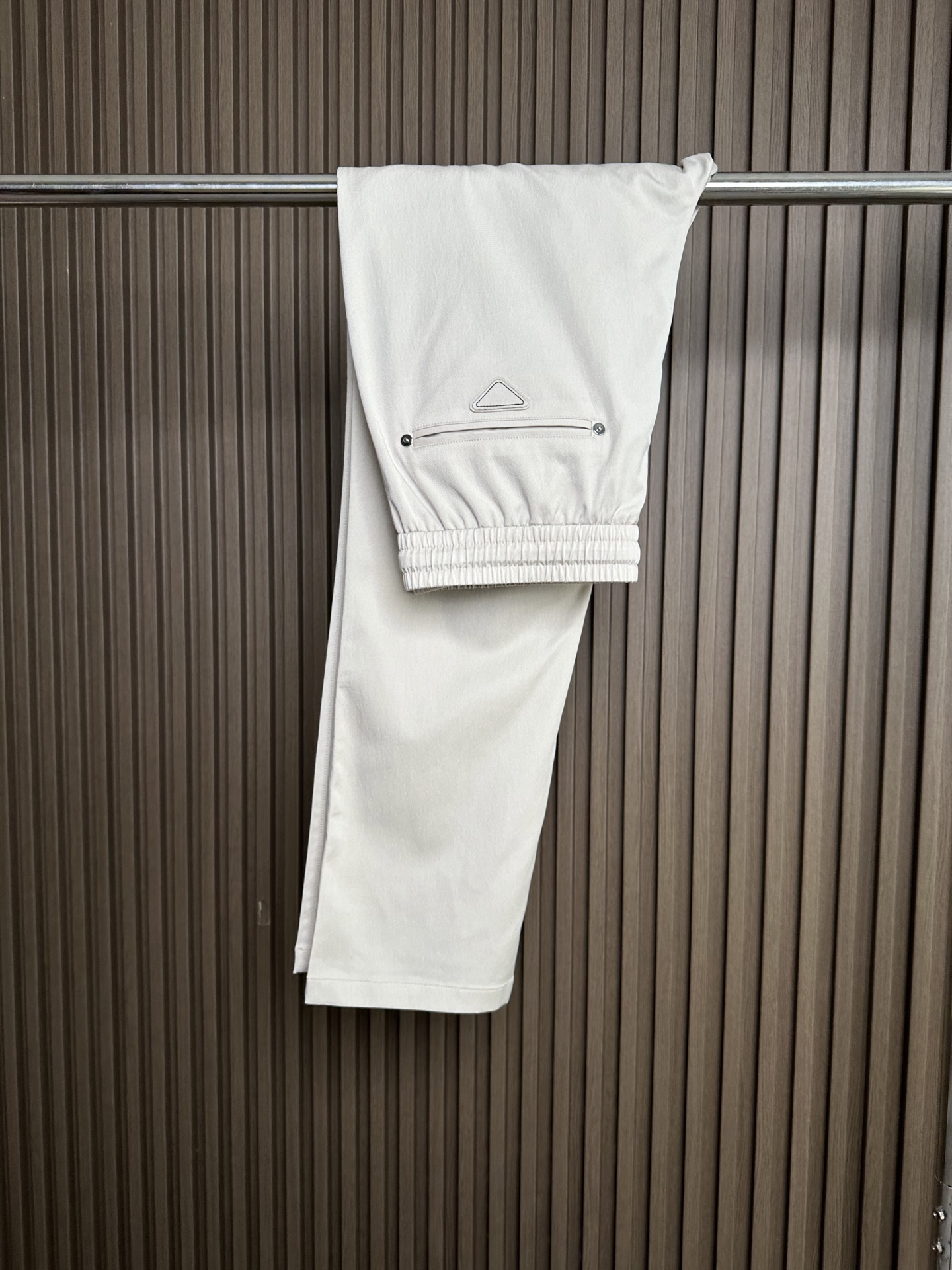 （杏色～）PD普家26SS春夏新款休闲裤，高密度涤纶平纹四面弹面料，布面平整挺括🈶性，抗皱不易变形 ，不