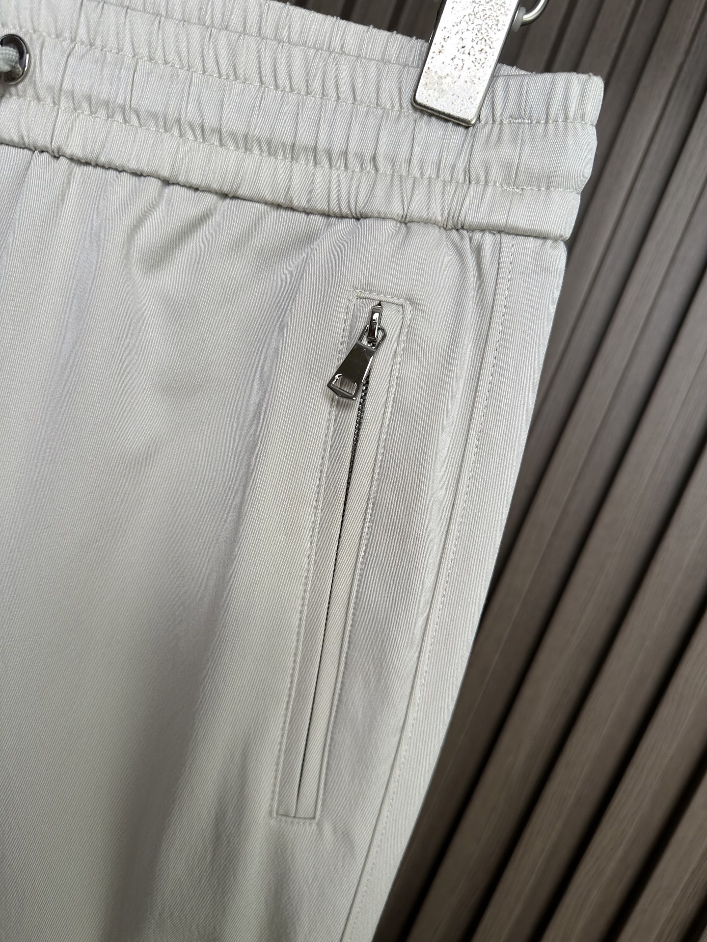 （杏色～）PD普家26SS春夏新款休闲裤，高密度涤纶平纹四面弹面料，布面平整挺括🈶性，抗皱不易变形 ，不