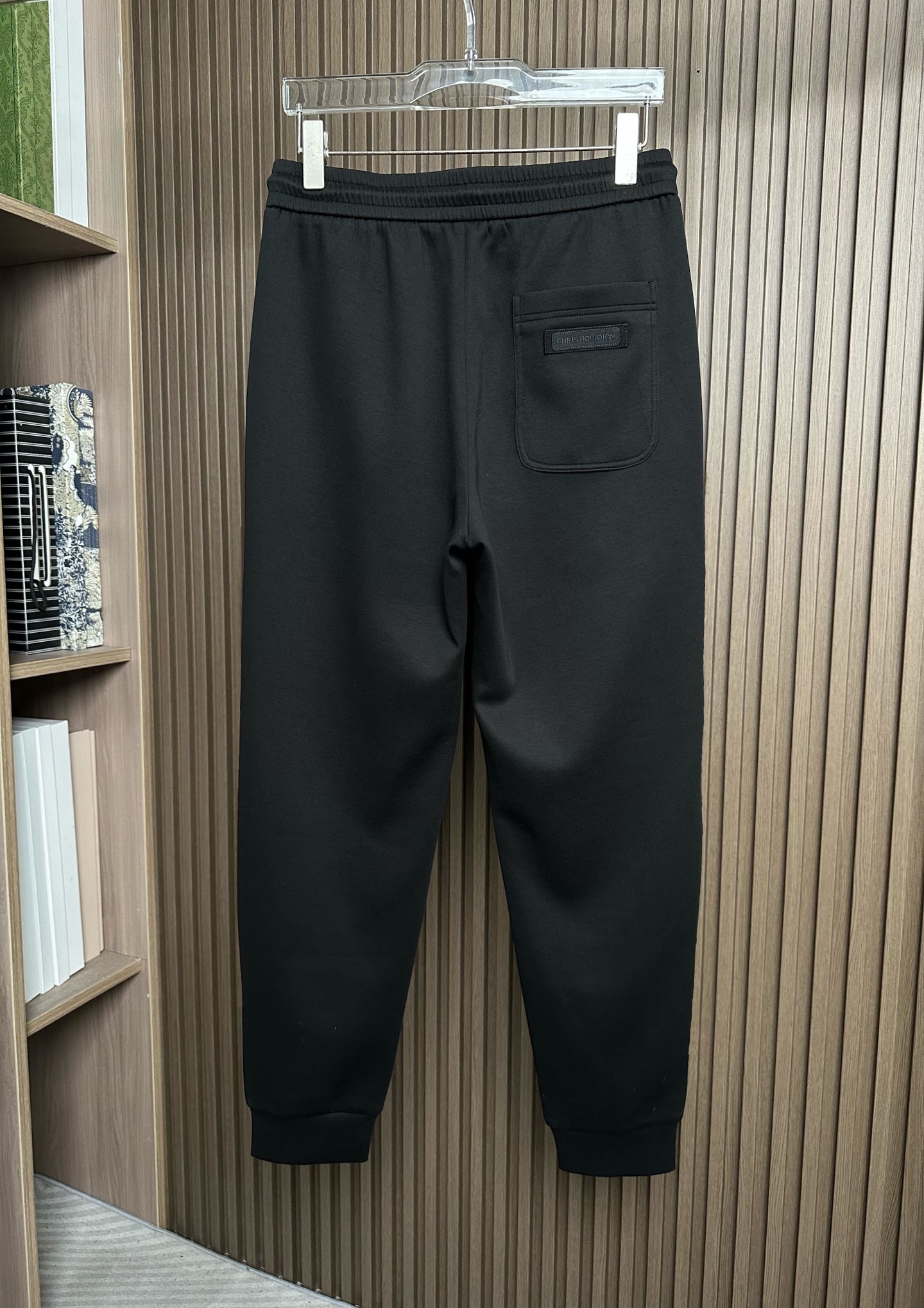 D家26SS春夏新款休闲裤（三色款～）面料：采用升级版二醋酸，空气层面料；经过液氨后整工艺，布面色泽光亮