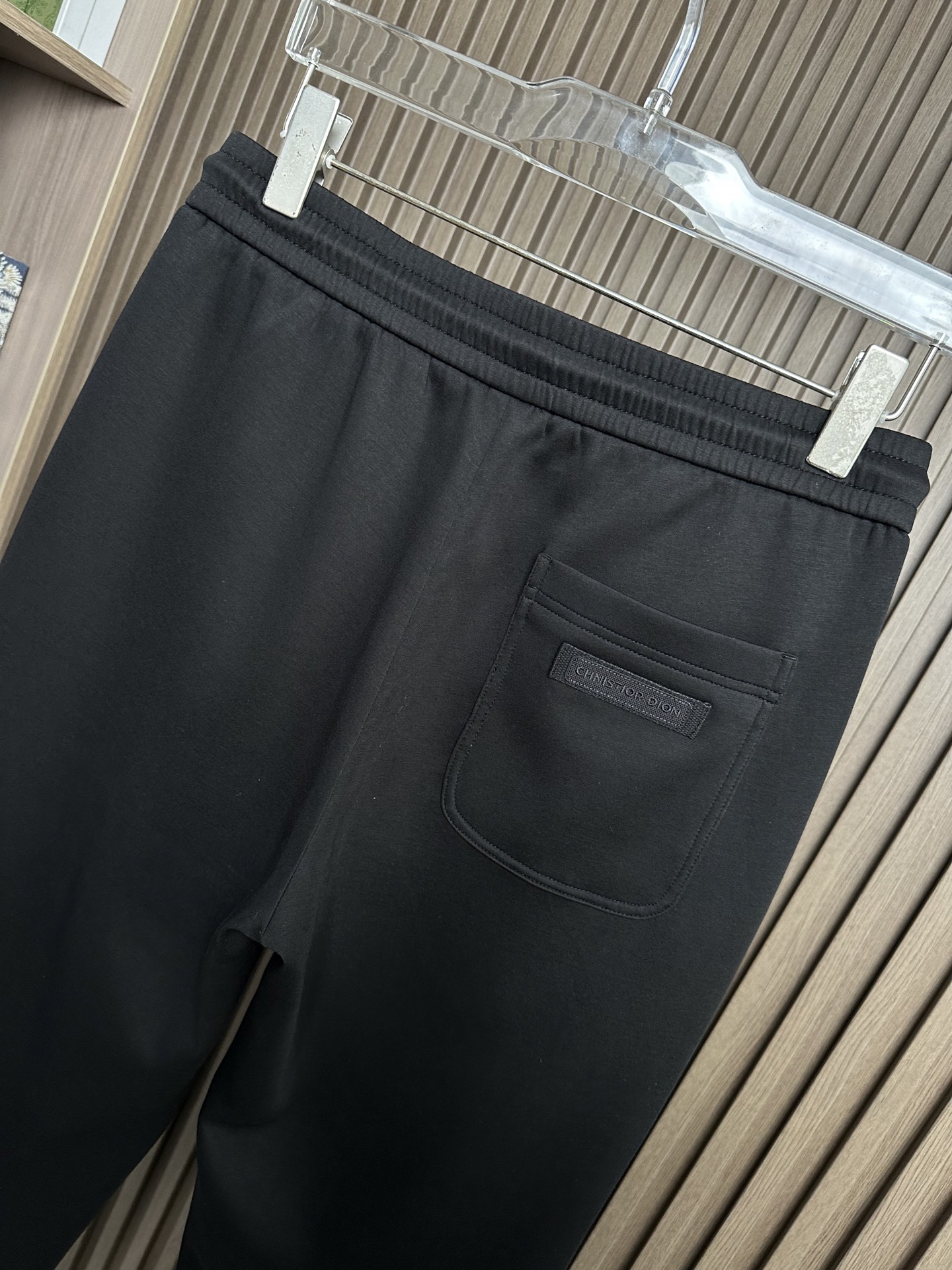 D家26SS春夏新款休闲裤（三色款～）面料：采用升级版二醋酸，空气层面料；经过液氨后整工艺，布面色泽光亮