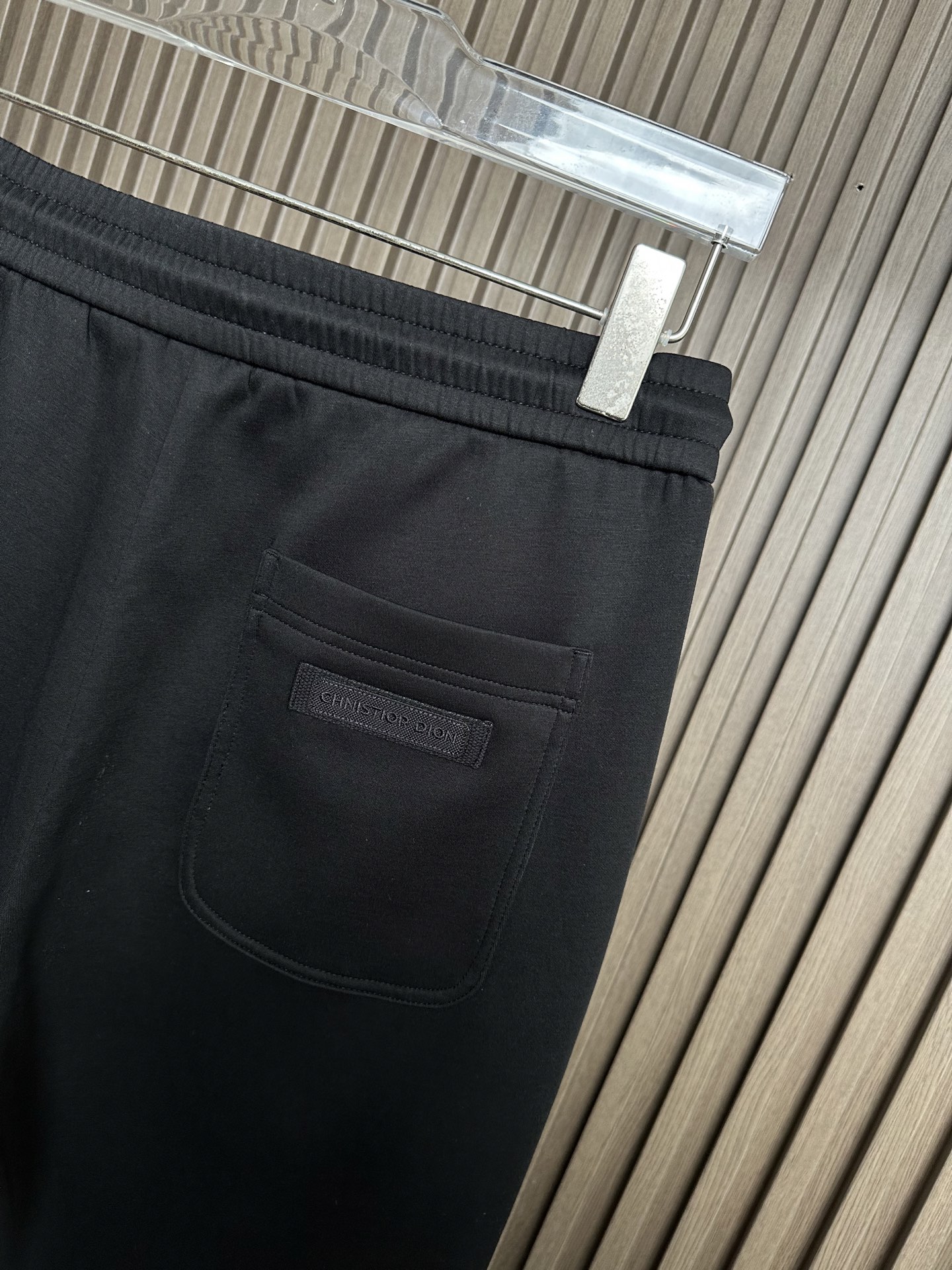D家26SS春夏新款休闲裤（三色款～）面料：采用升级版二醋酸，空气层面料；经过液氨后整工艺，布面色泽光亮